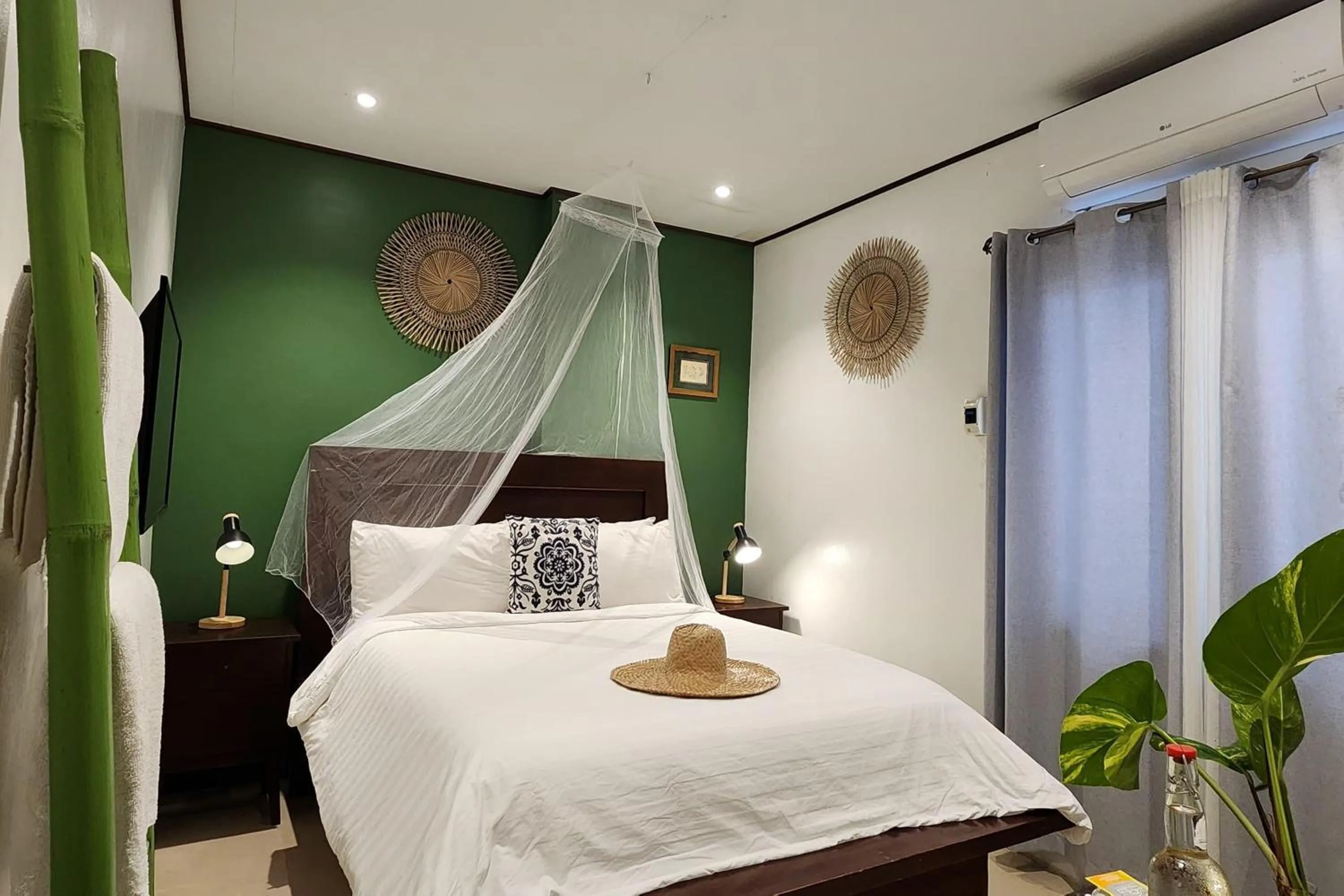 Bedroom, Bed in Sirom Beach House