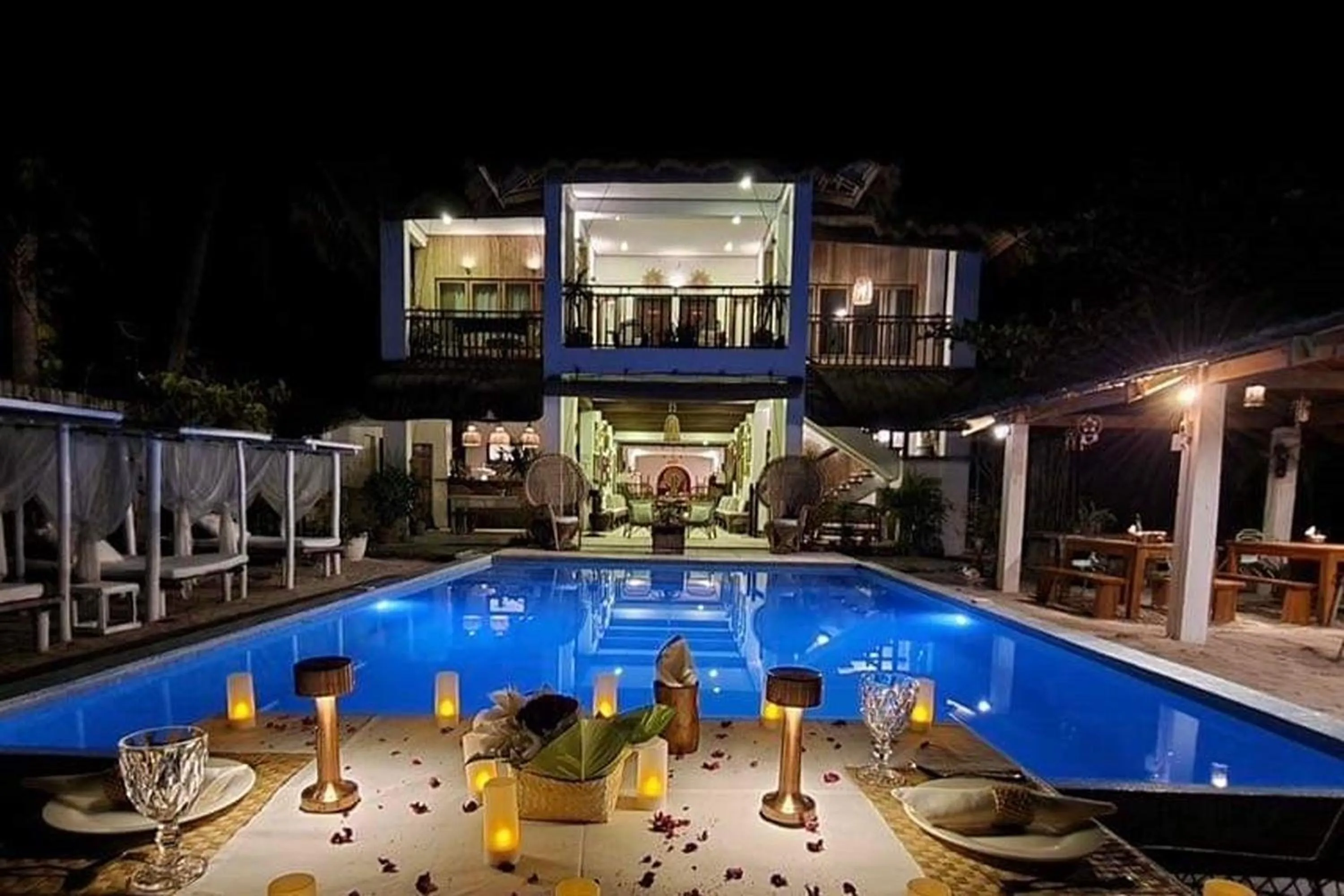 Swimming pool in Sirom Beach House