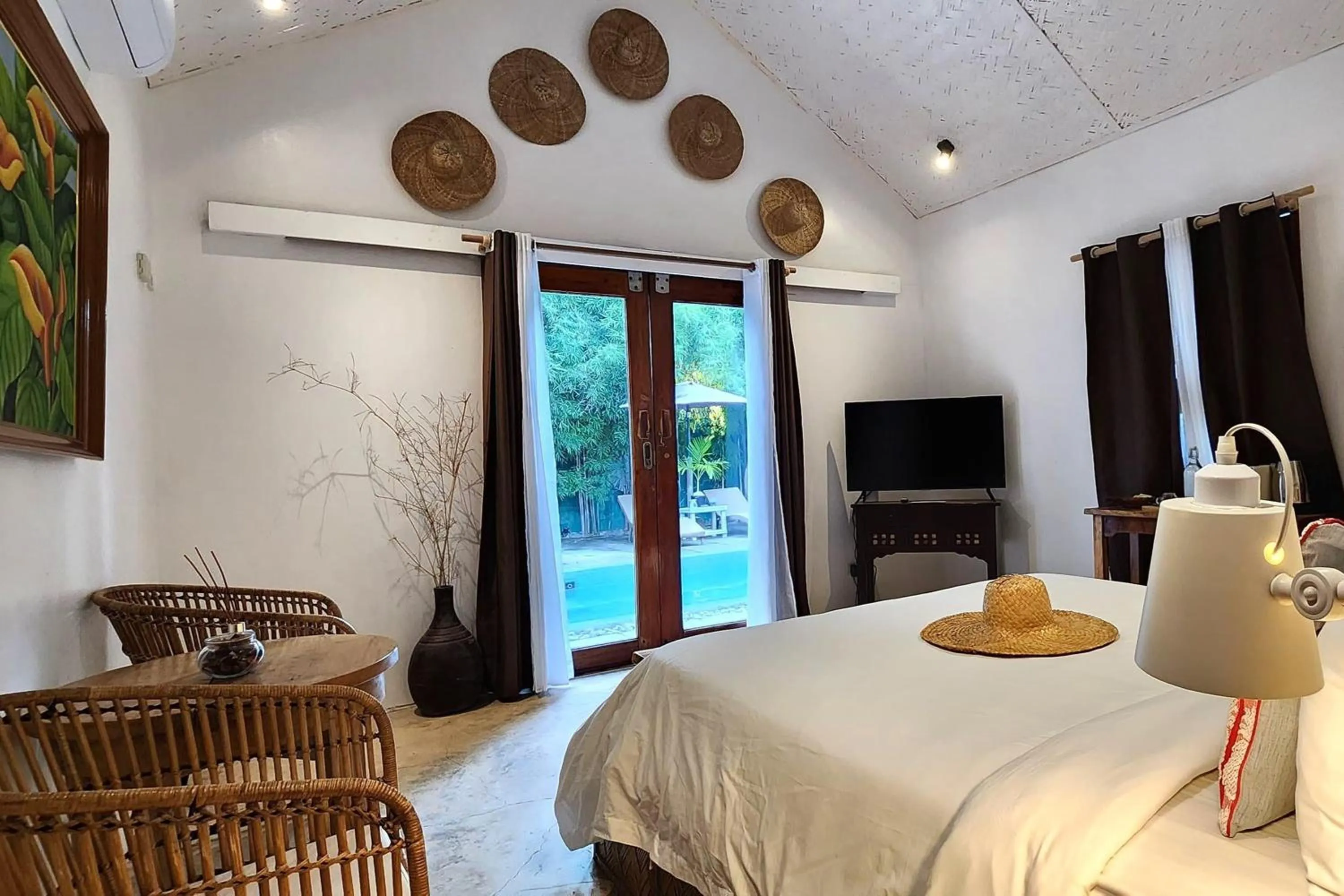 Bed in Sirom Beach House