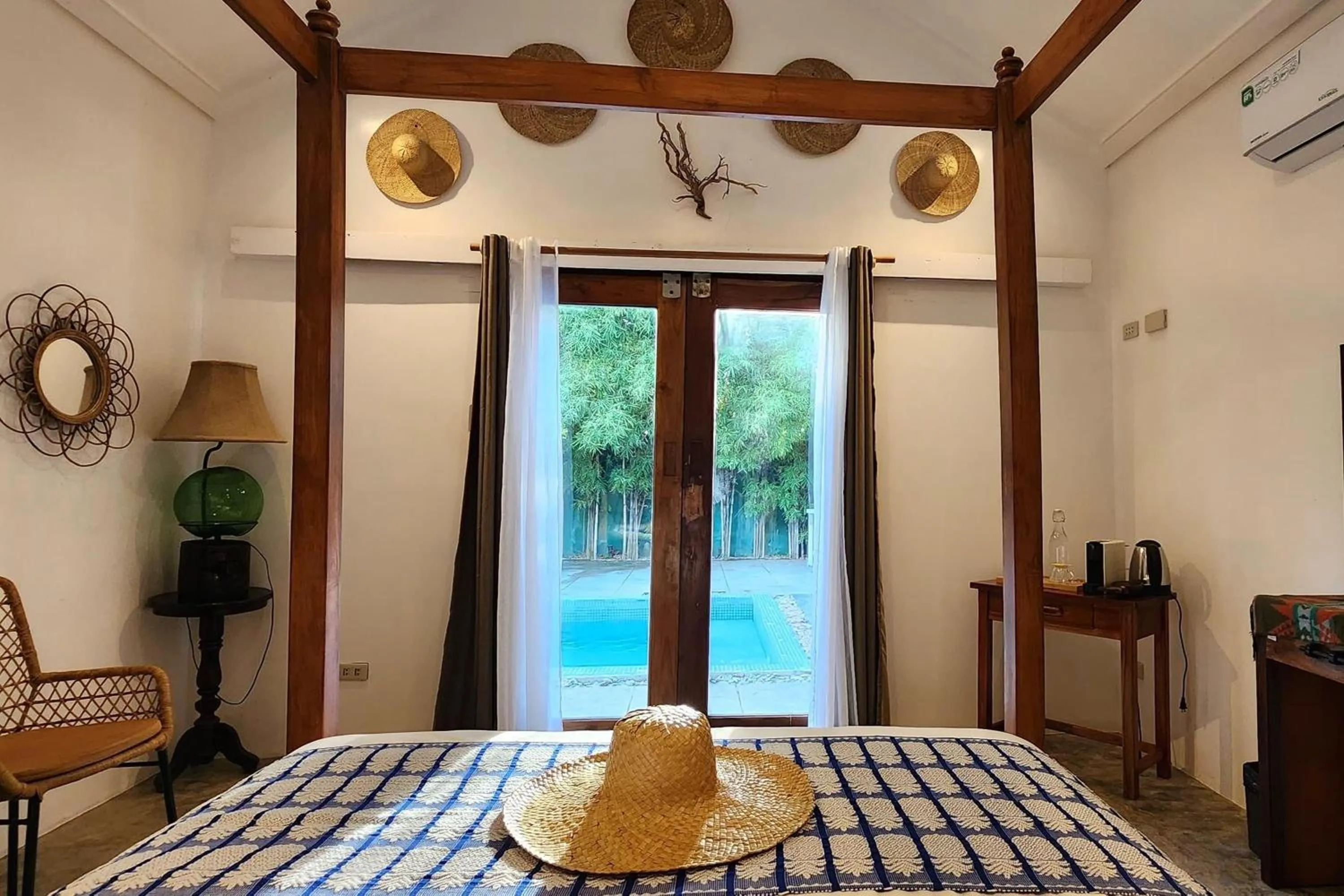 Bedroom, Bed in Sirom Beach House