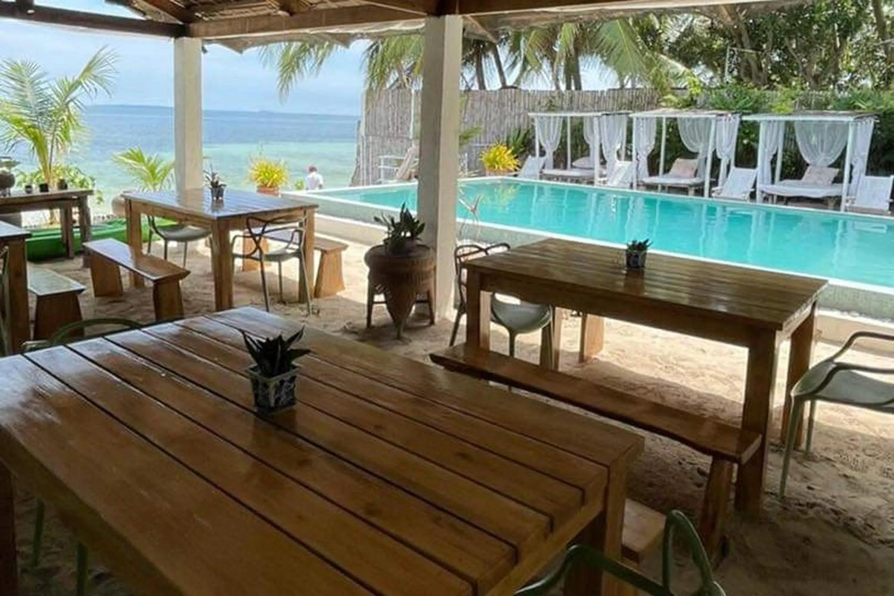 Restaurant/places to eat in Sirom Beach House