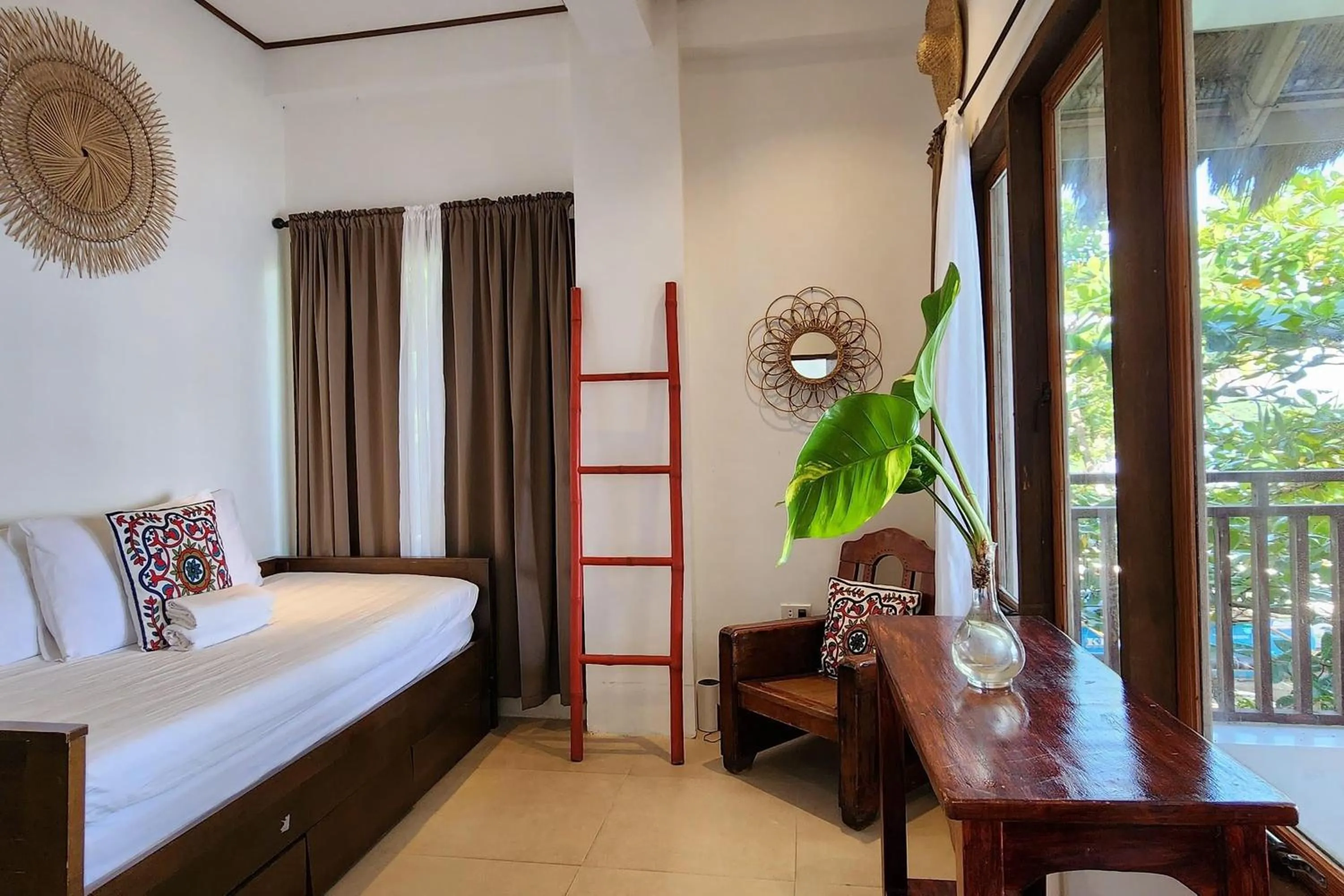 Bedroom, Bed in Sirom Beach House