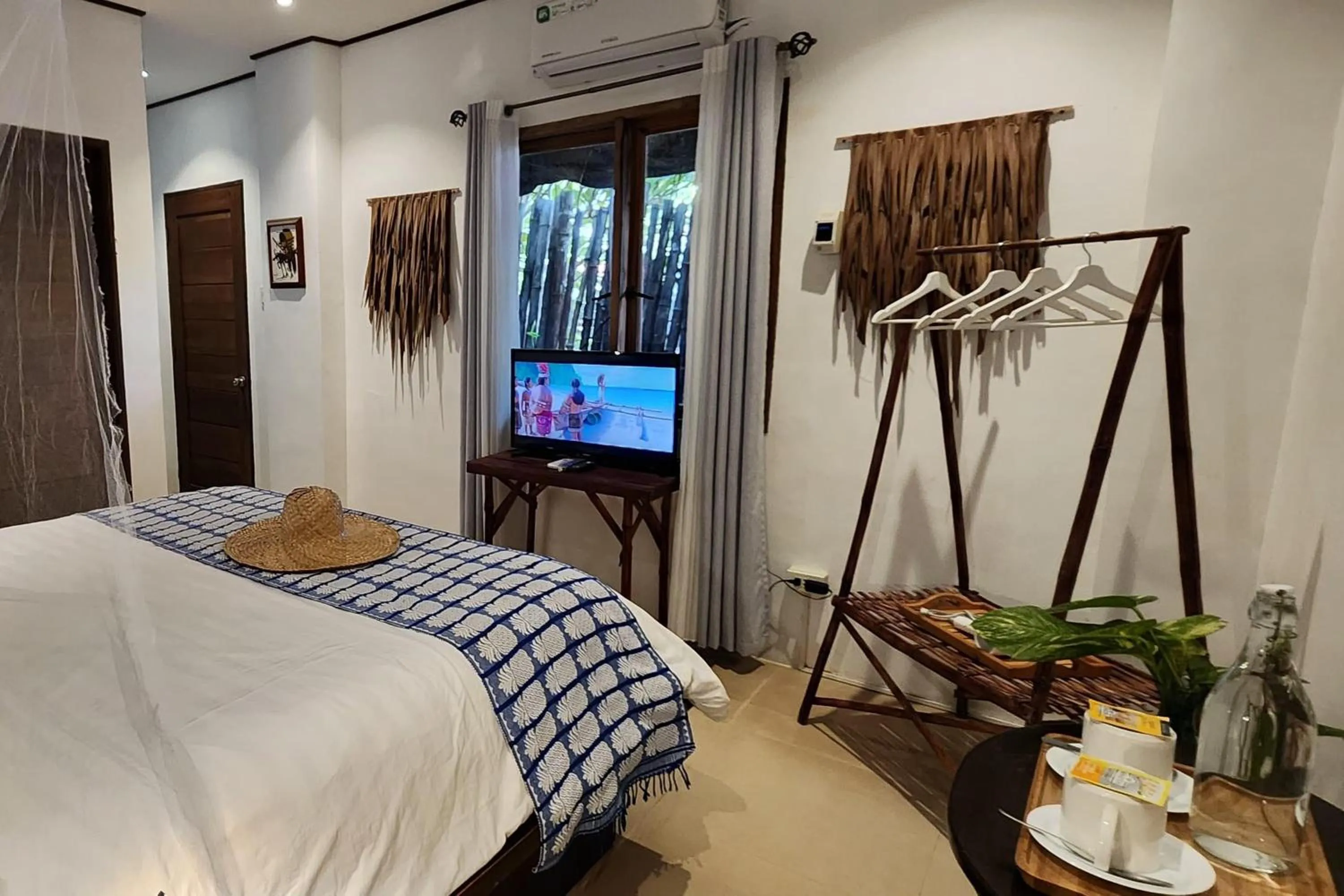 Bedroom, Bed in Sirom Beach House