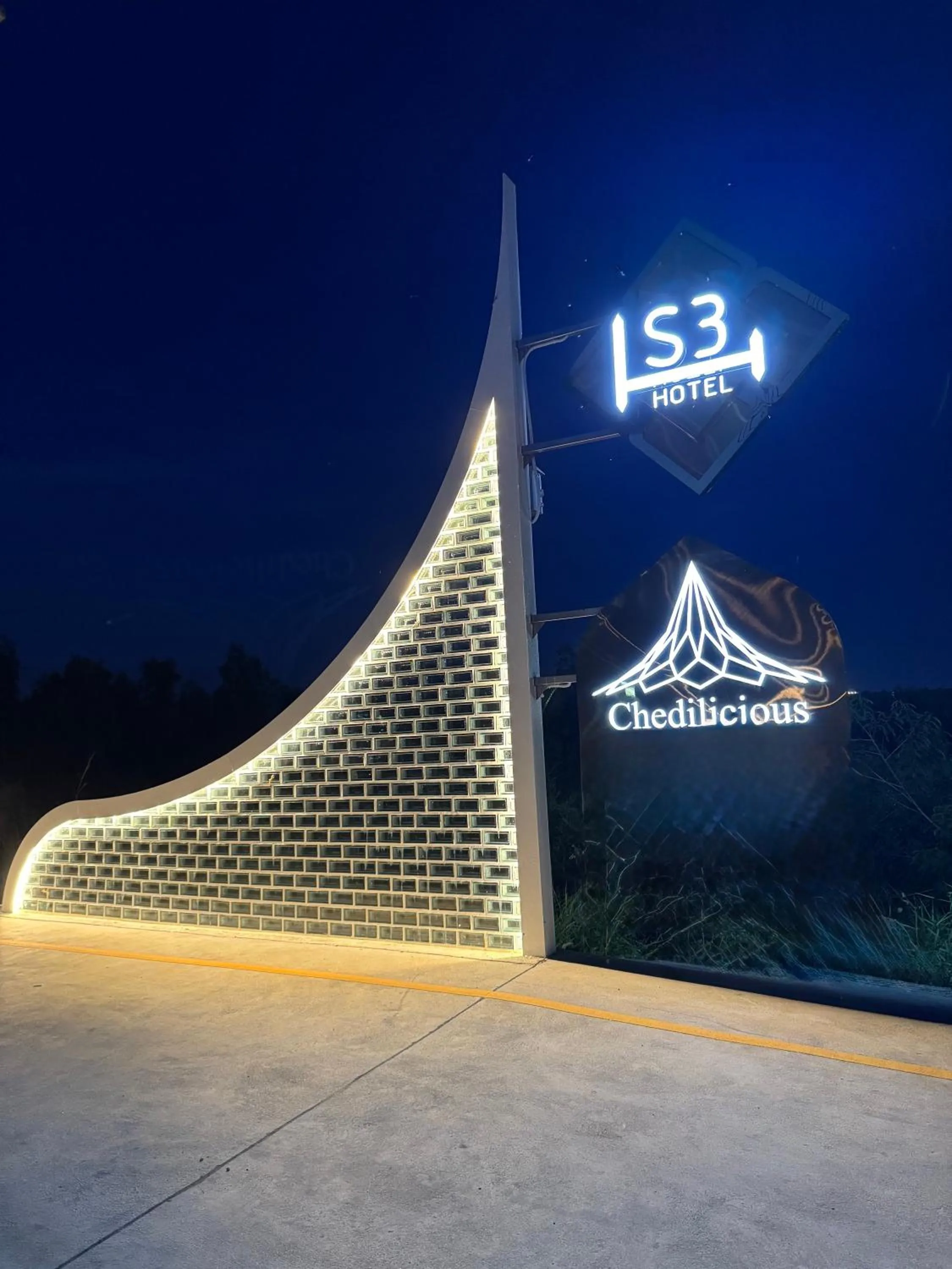 Night in S3 Ayutthaya Hotel