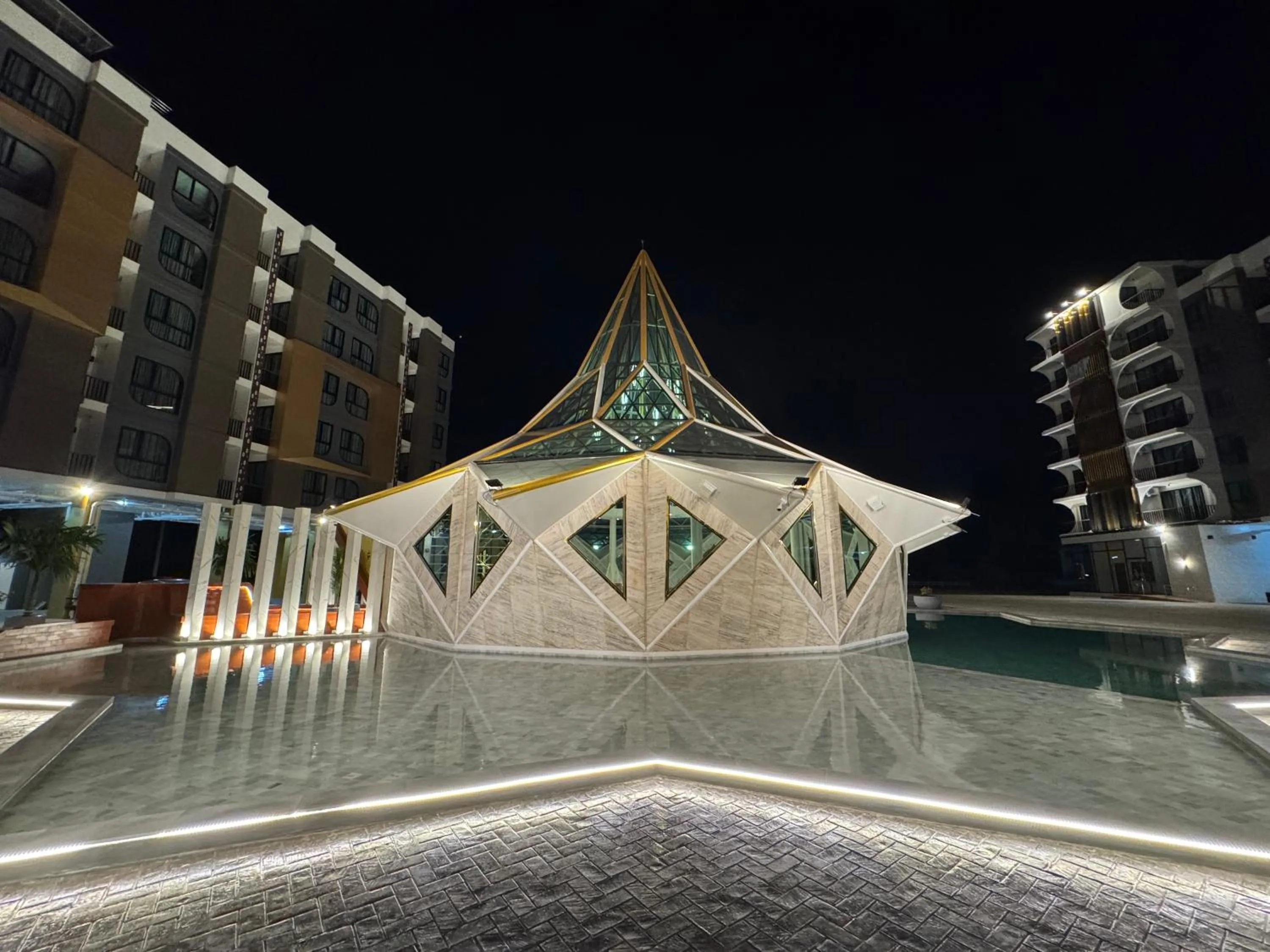 Night in S3 Ayutthaya Hotel