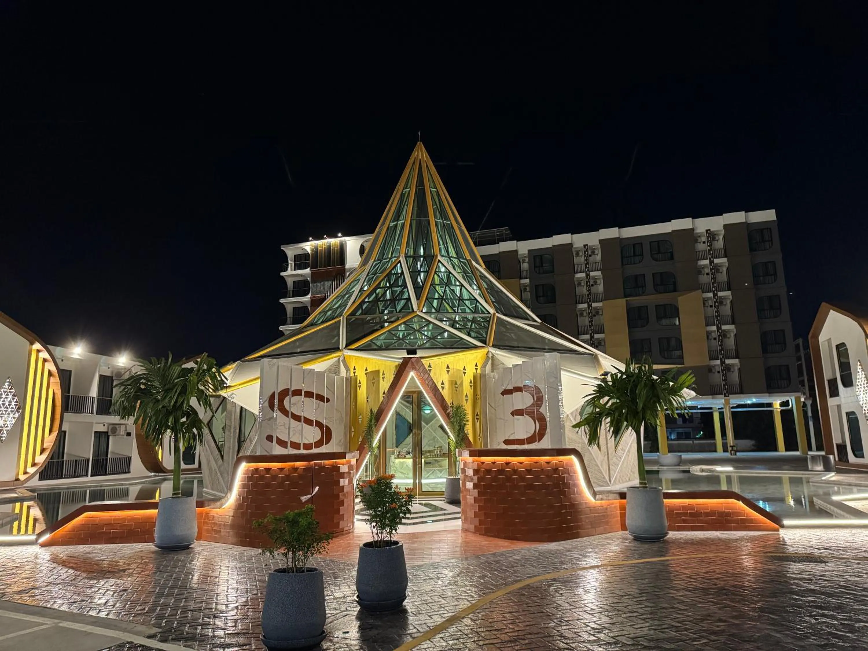 Night in S3 Ayutthaya Hotel