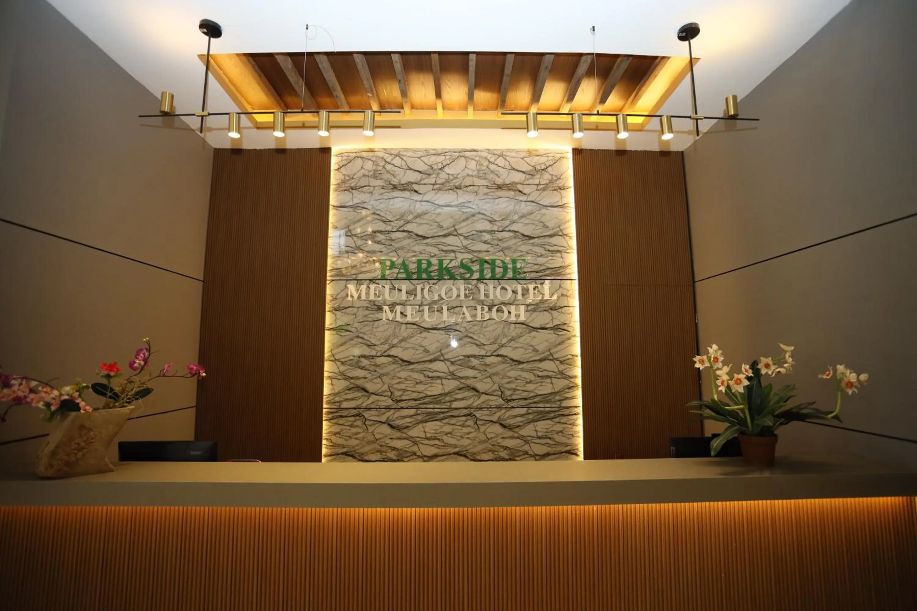 Lobby or reception in Parkside Meuligoe Hotel