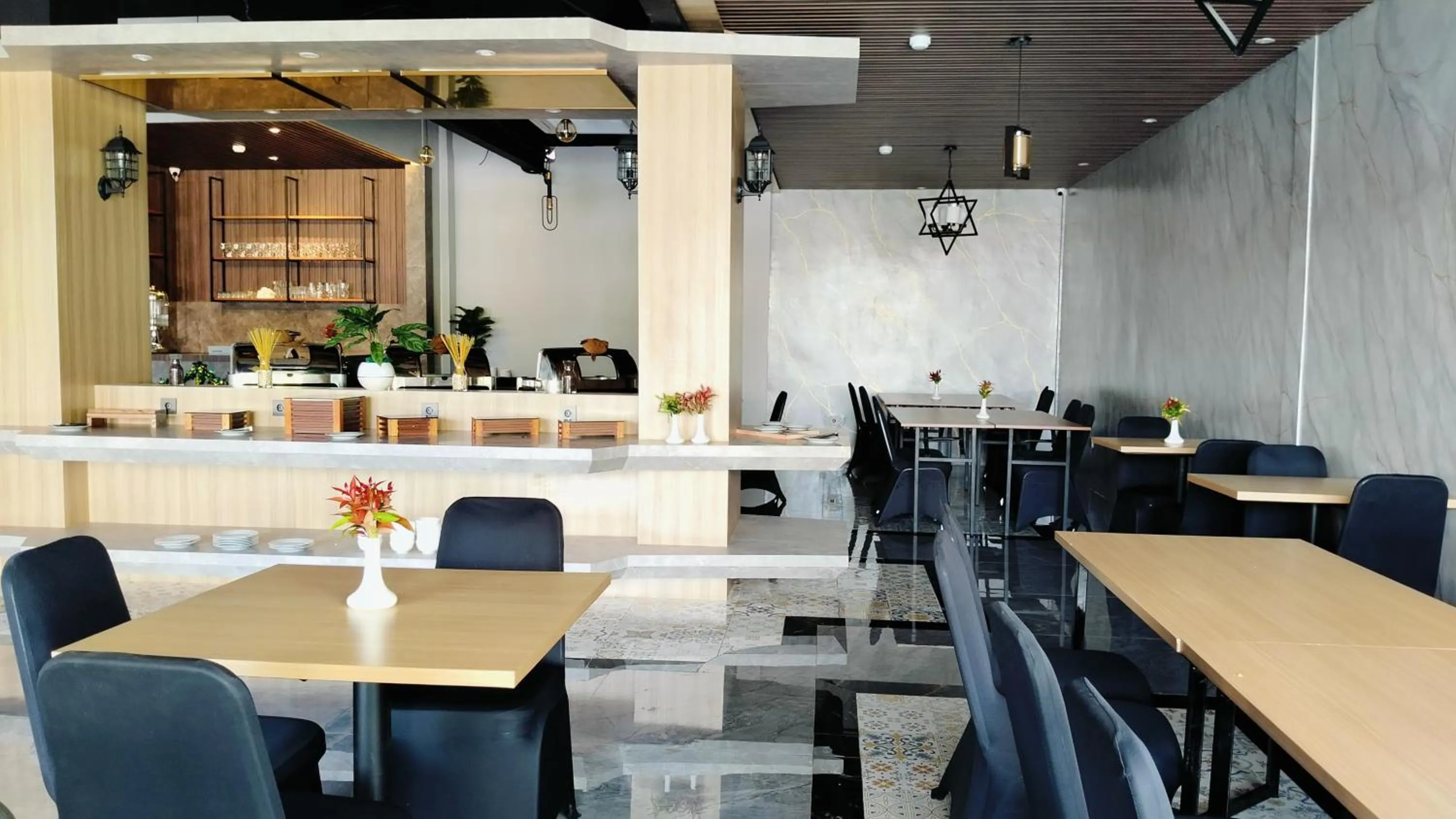 Restaurant/places to eat in Parkside Meuligoe Hotel