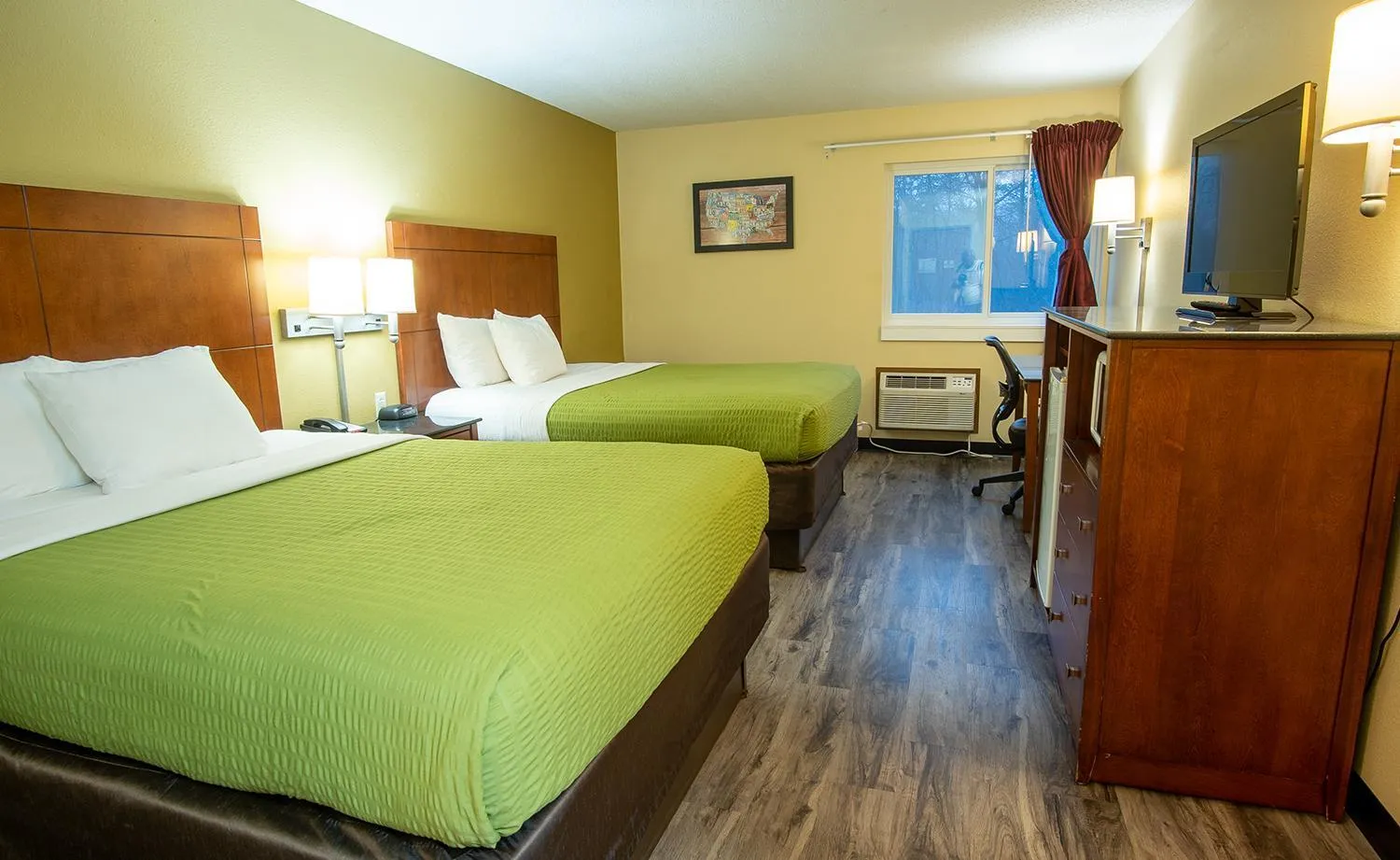 Bed in Coratel Inn and Suites By Jasper River Falls