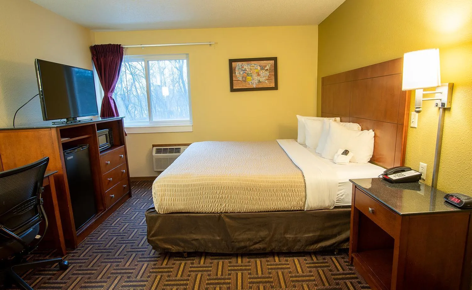 Bedroom, Bed in Coratel Inn and Suites By Jasper River Falls