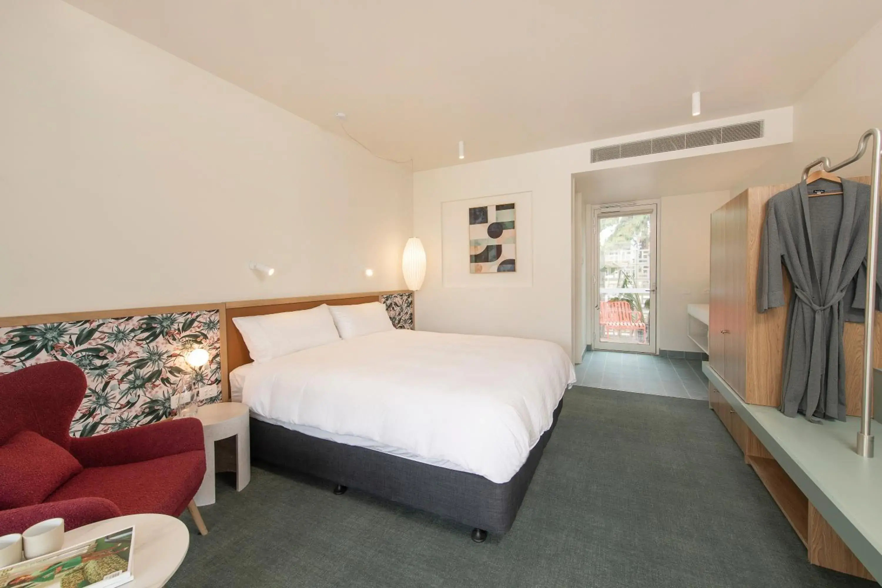 Executive King Courtyard with Free Parking, Wifi, Welcome Drink and Mini-bar in Kar-Rama Hotel Executive King Courtyard with Free Parking, Wifi, Welcome Drink and Mini-bar in Kar-Rama Hotel