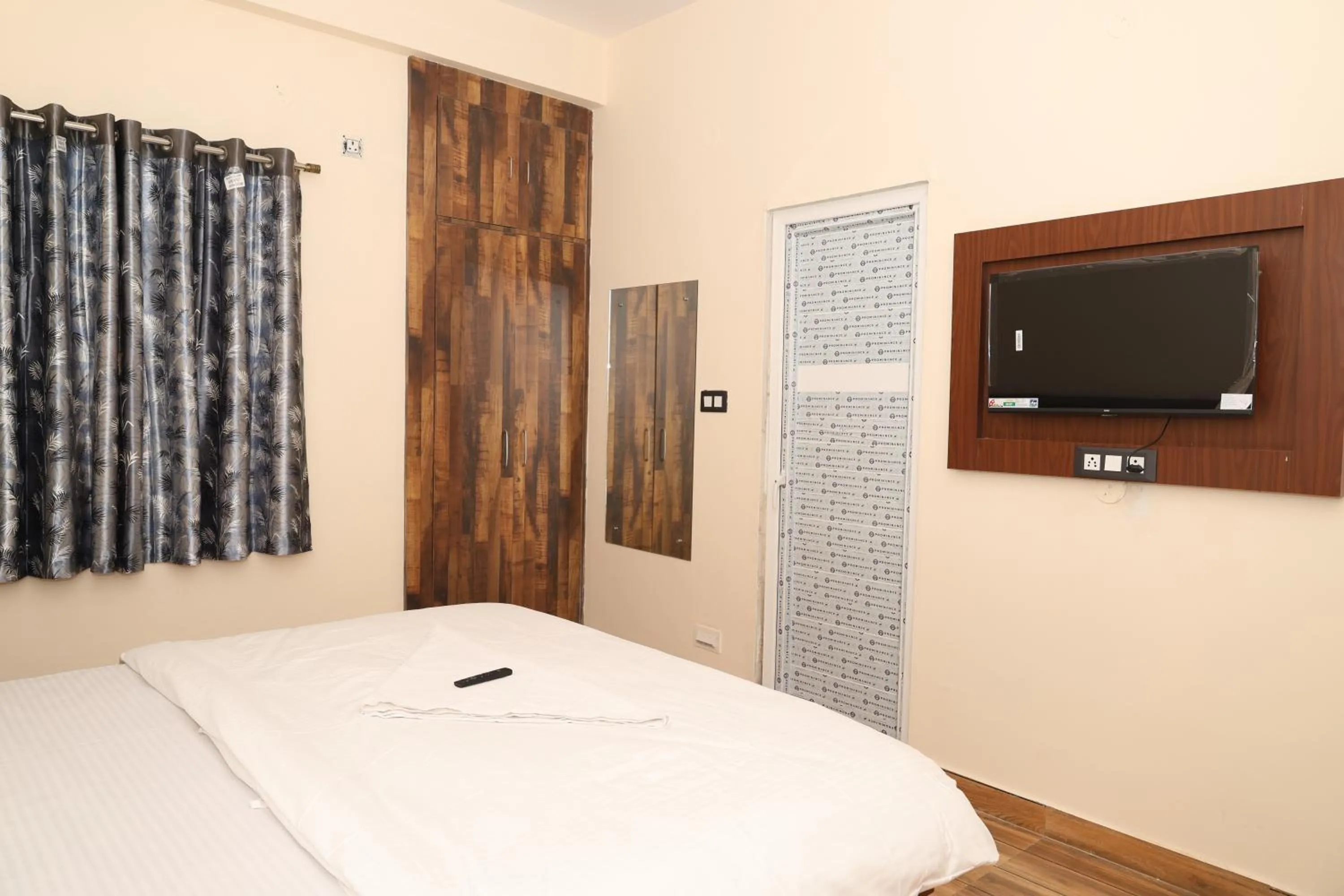 Bed in Hotel Siddhi Residency 200 meter from Aiims