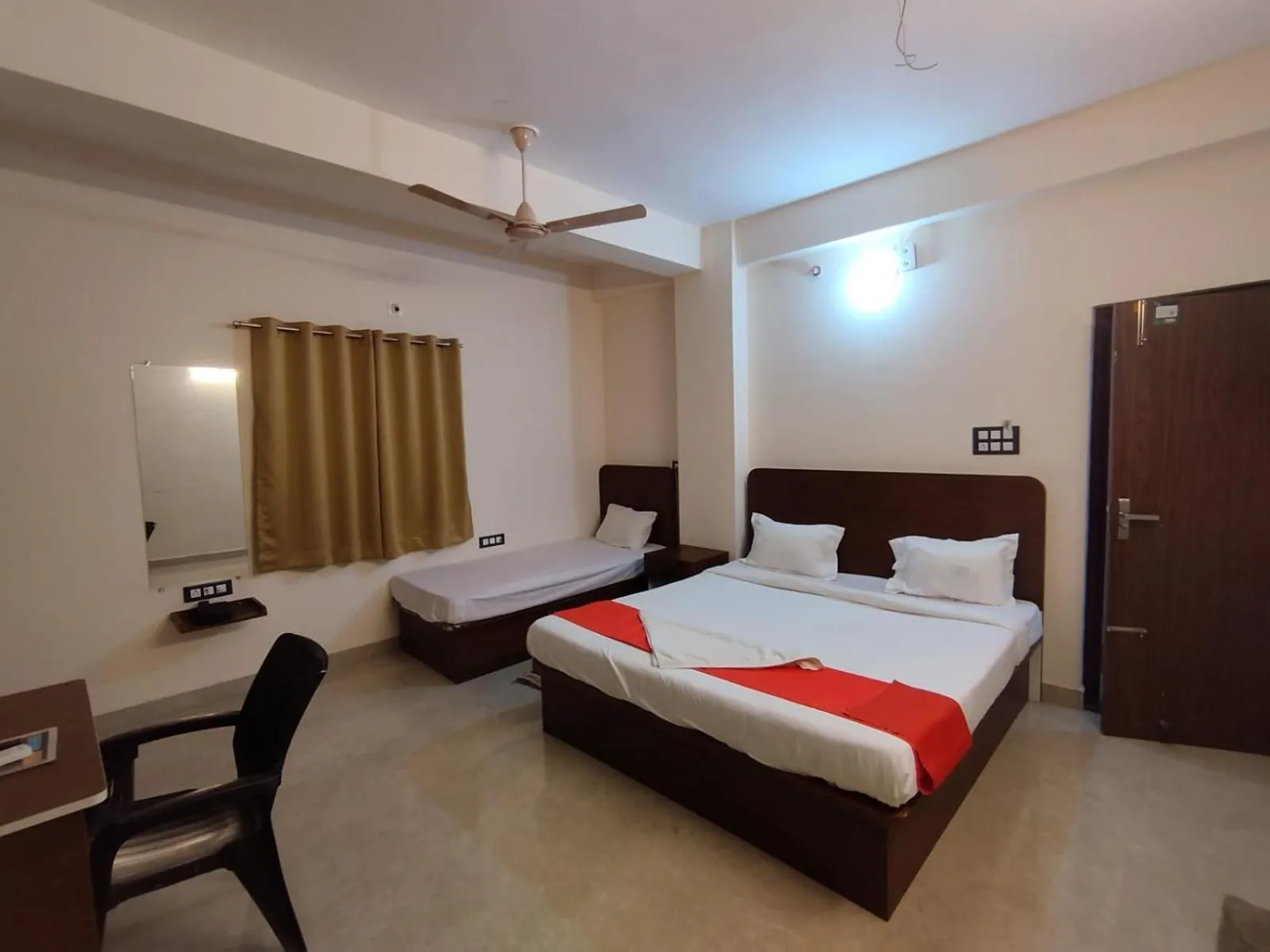 Bed in Hotel Siddhi Residency 200 meter from Aiims