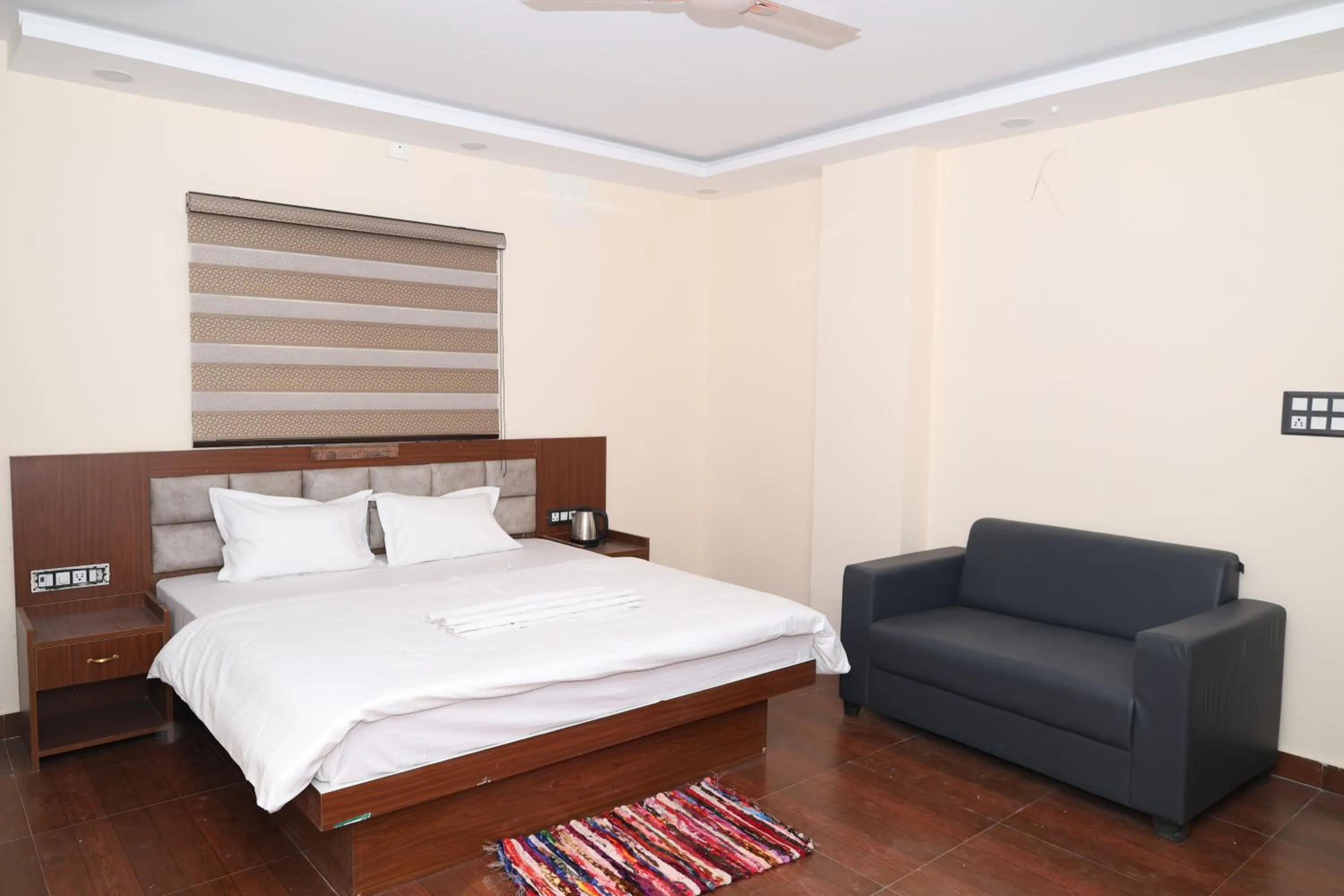 Bed in Hotel Siddhi Residency 200 meter from Aiims