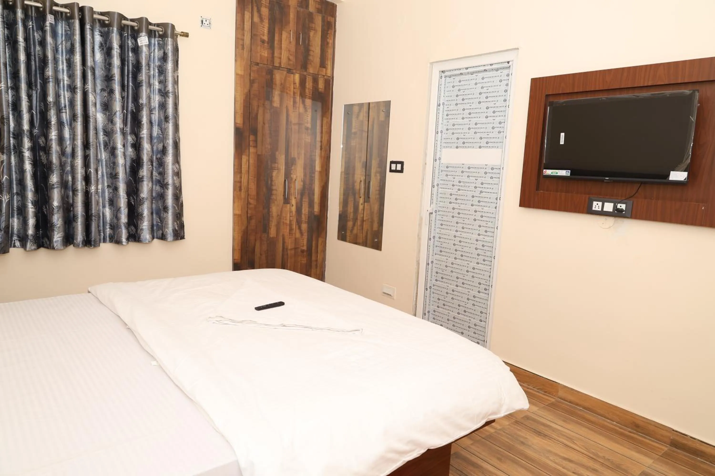 Bed in Hotel Siddhi Residency 200 meter from Aiims