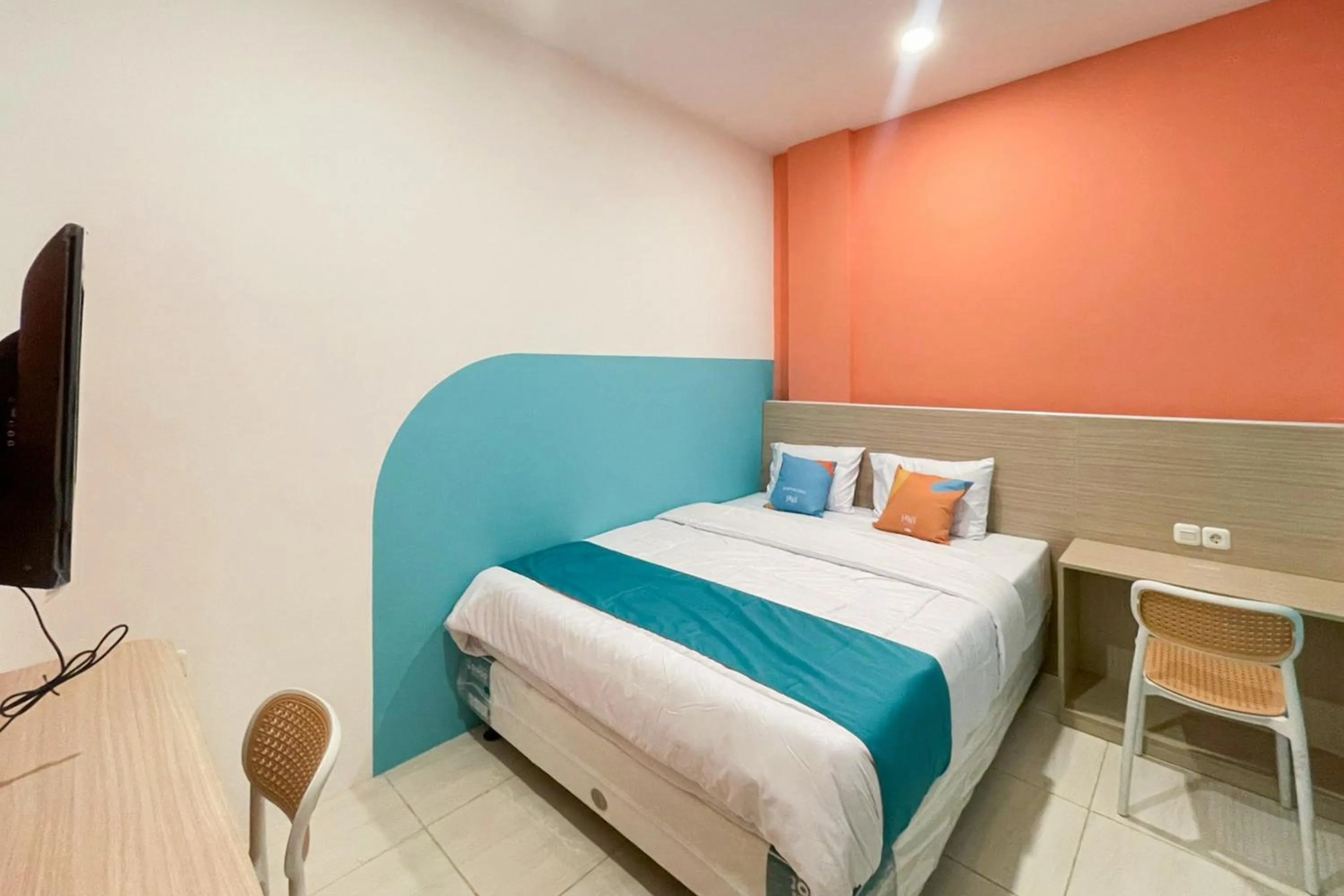 Bedroom, Bed in Sans Hotel Cengkareng