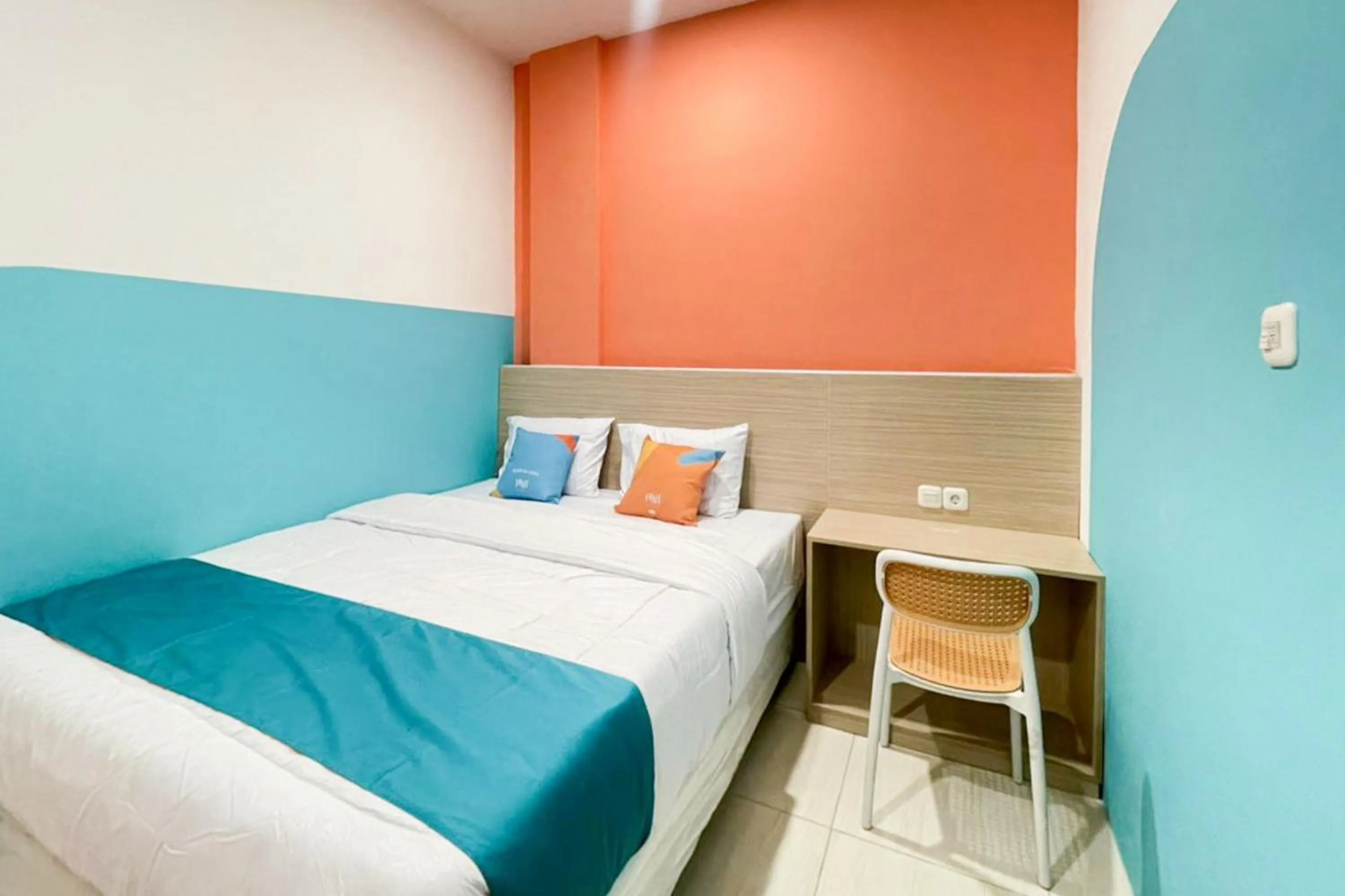Bedroom, Bed in Sans Hotel Cengkareng