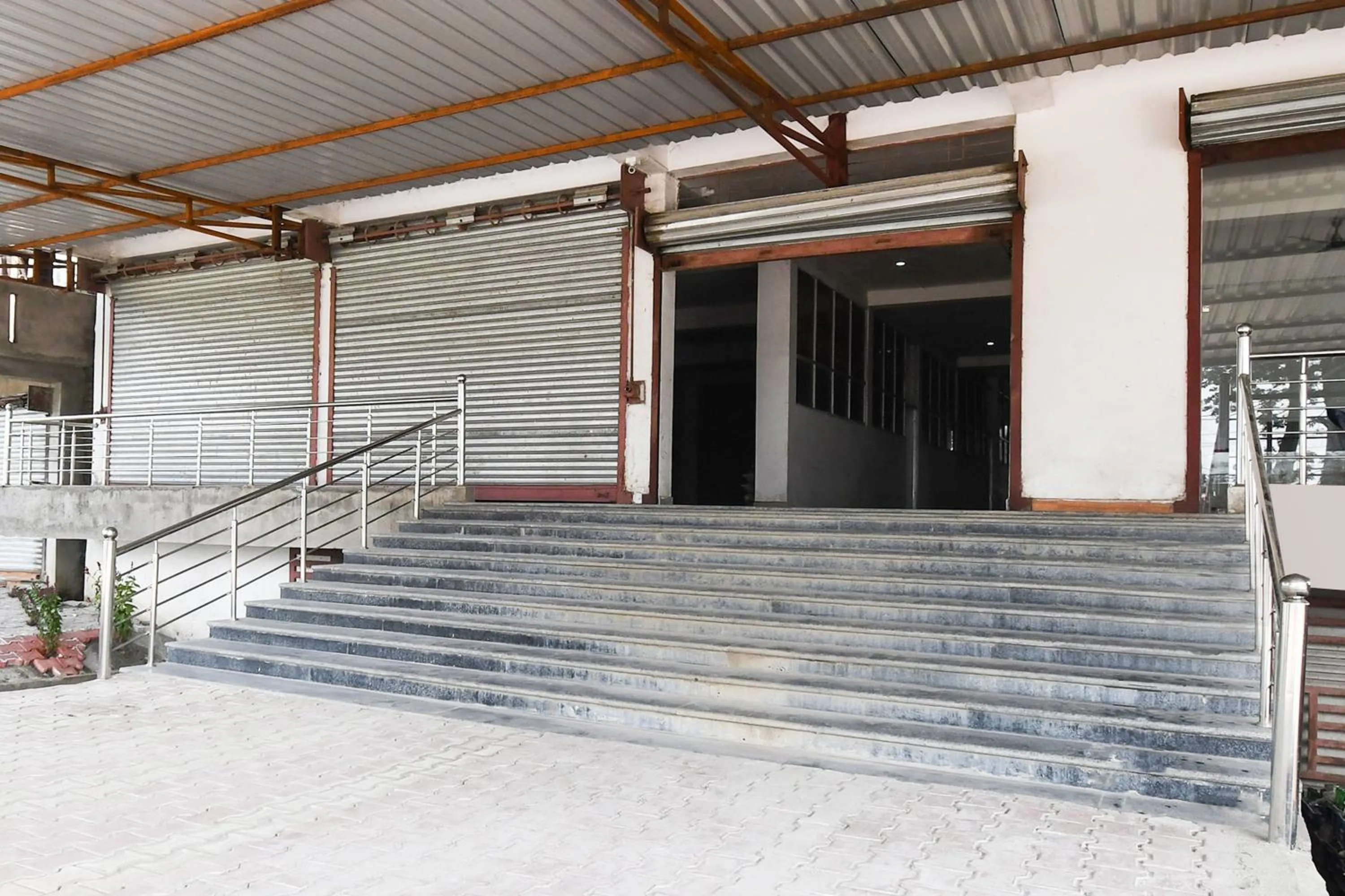 Facade/entrance in HOTEL O SHIVA RESIDENCY INN