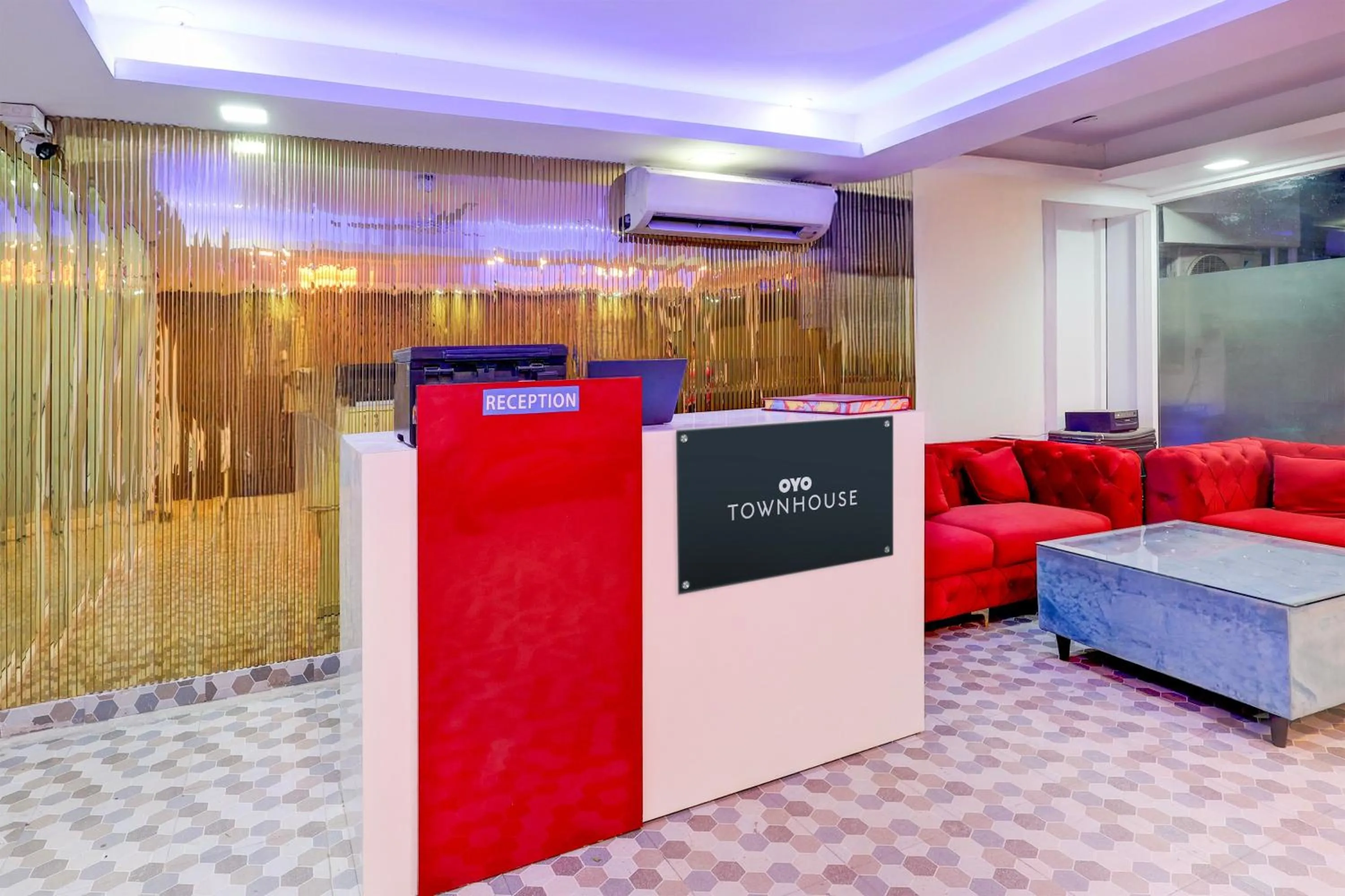 Lobby or reception in Collection O Deep Residency