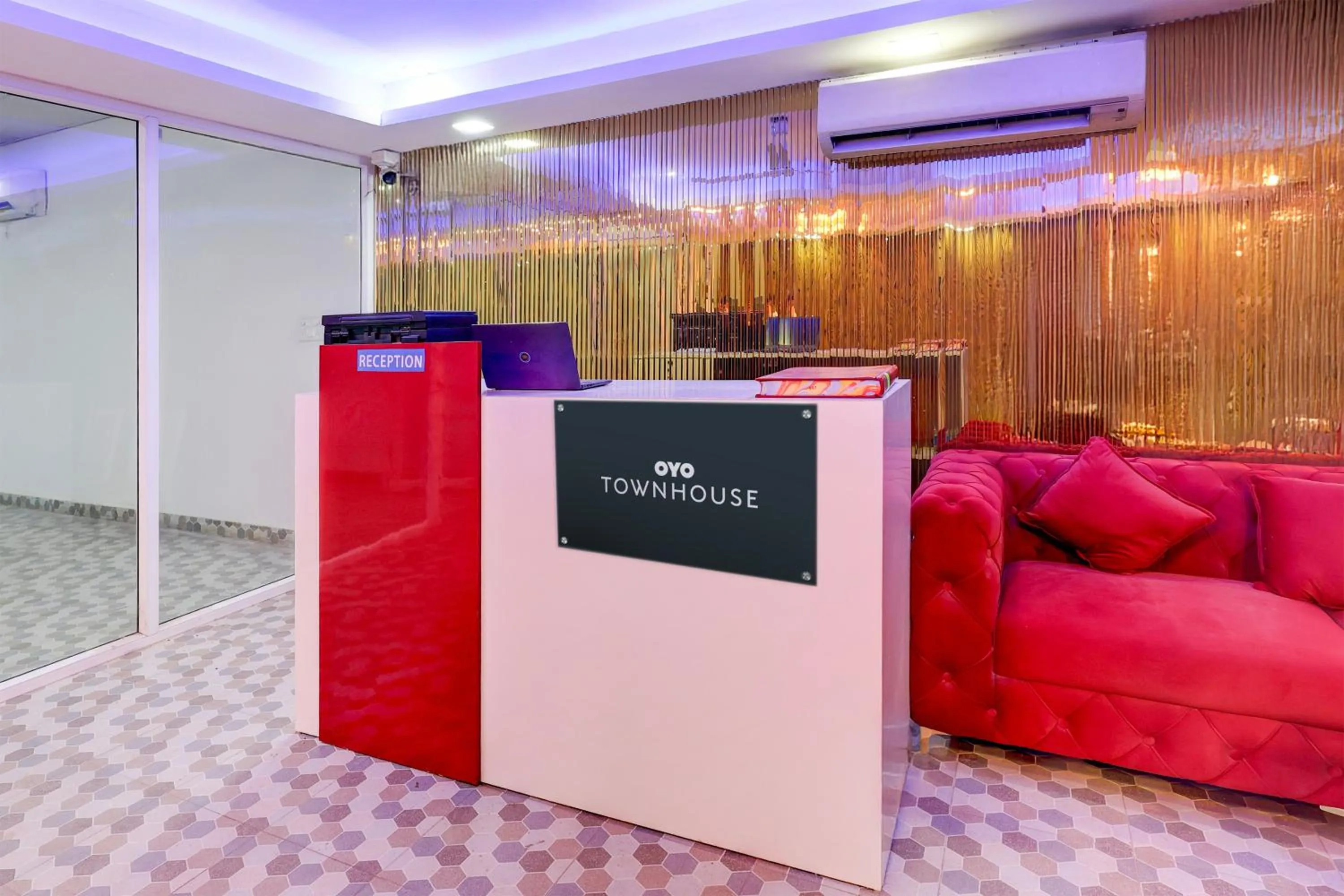 Lobby or reception in Collection O Deep Residency