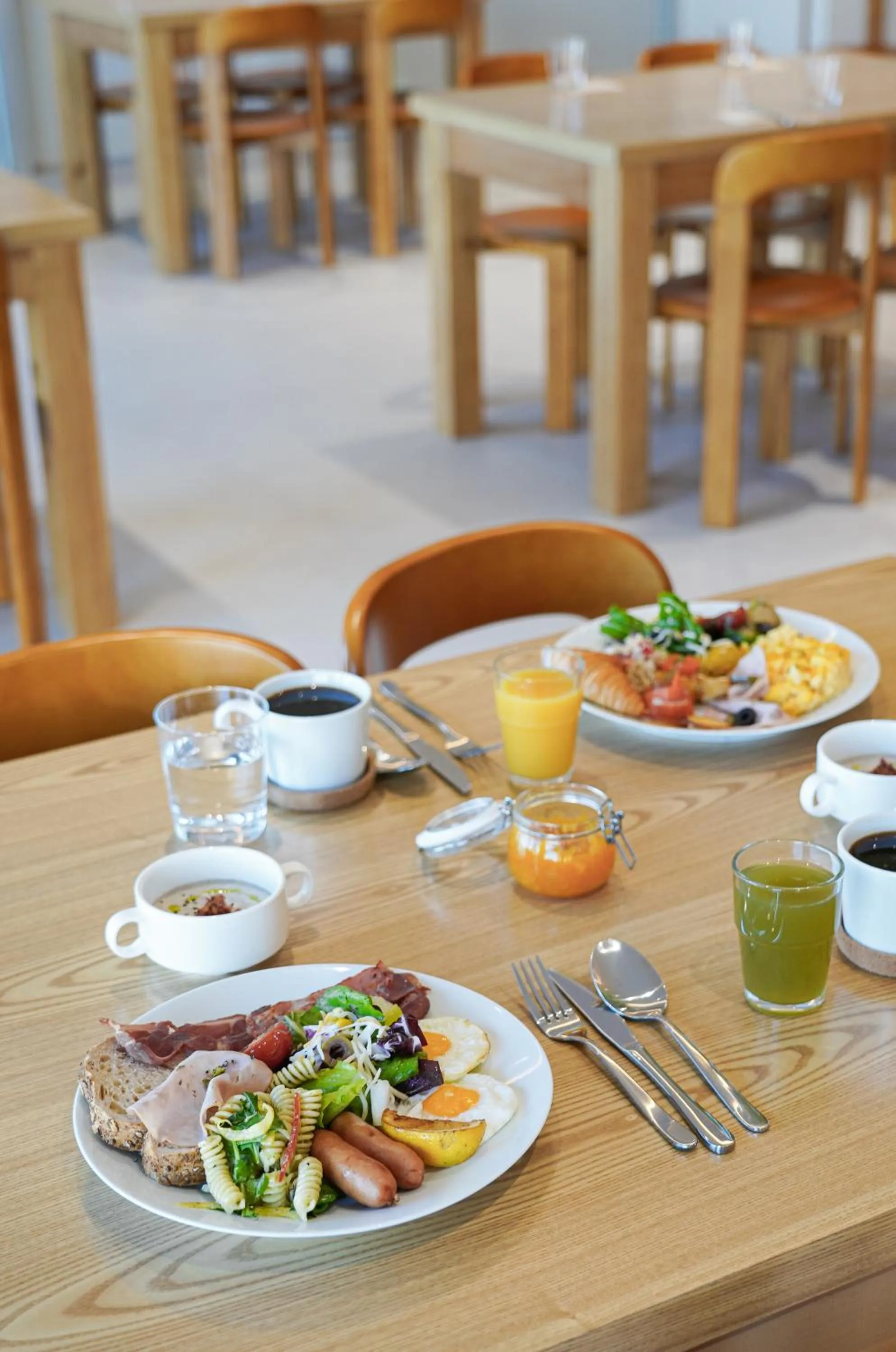 Restaurant/places to eat in Mer de laube Hotel