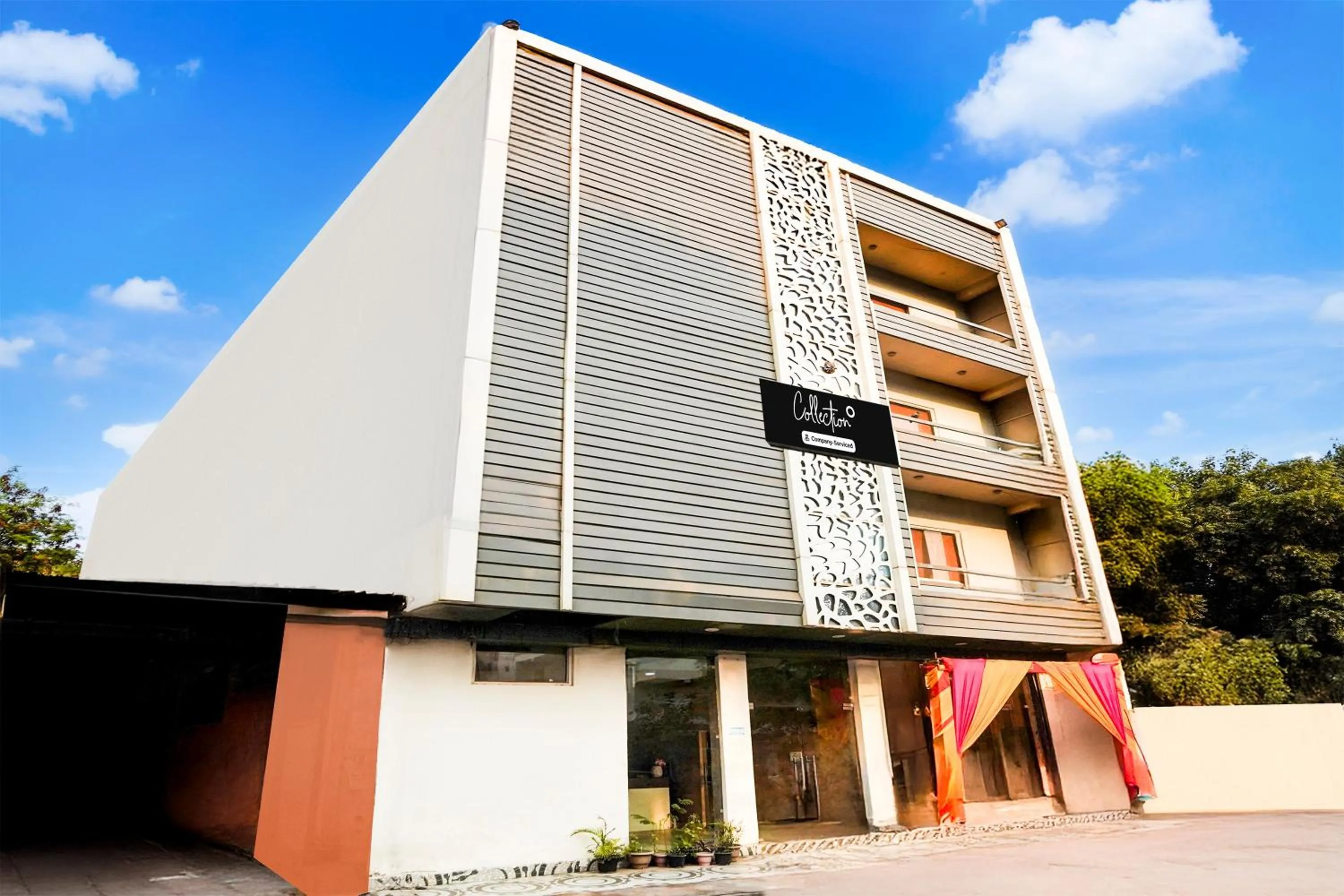 Facade/entrance in Collection O Vasundhara Enclave Delhi