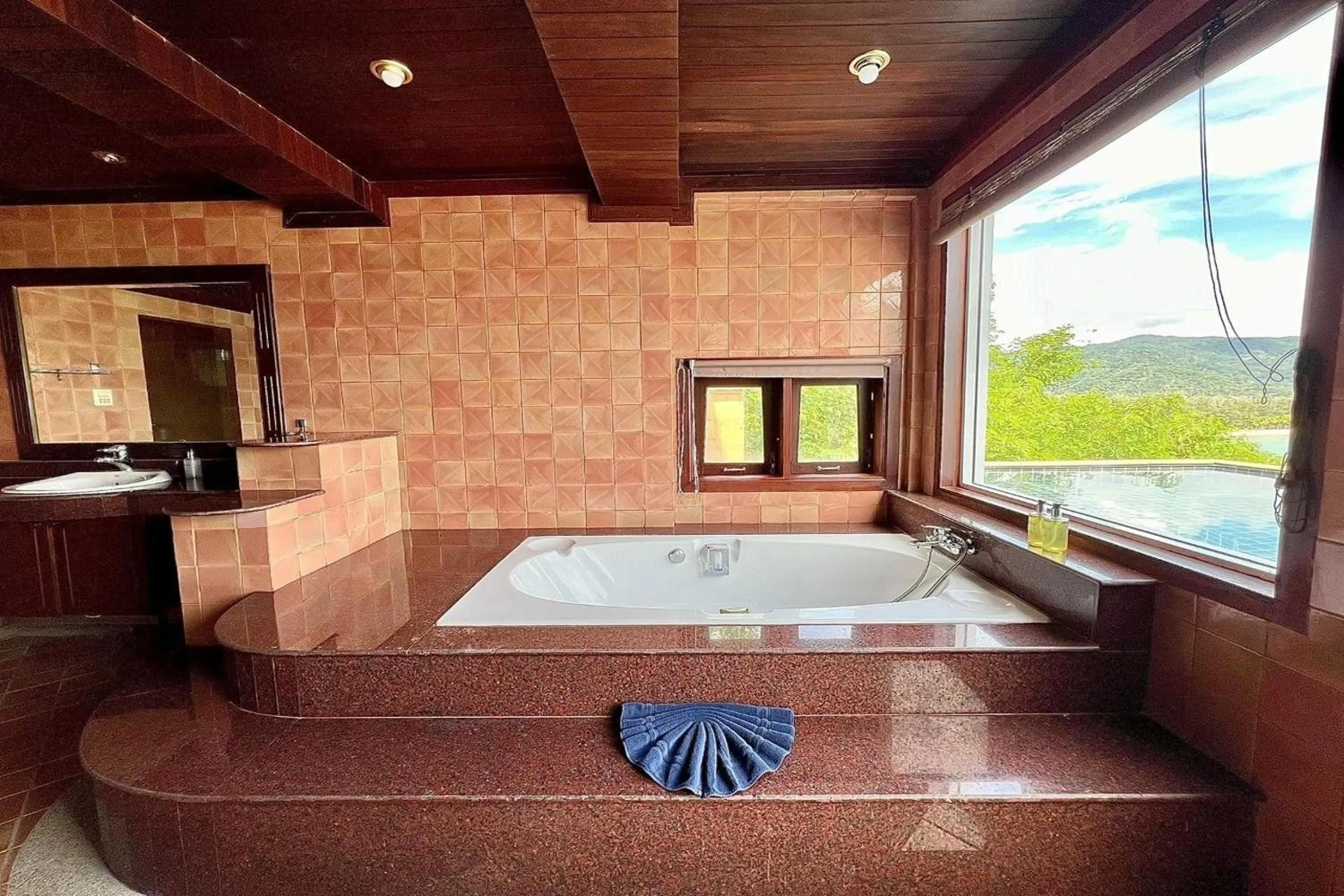 Bath in Panorama Ocean Villas, Kamala