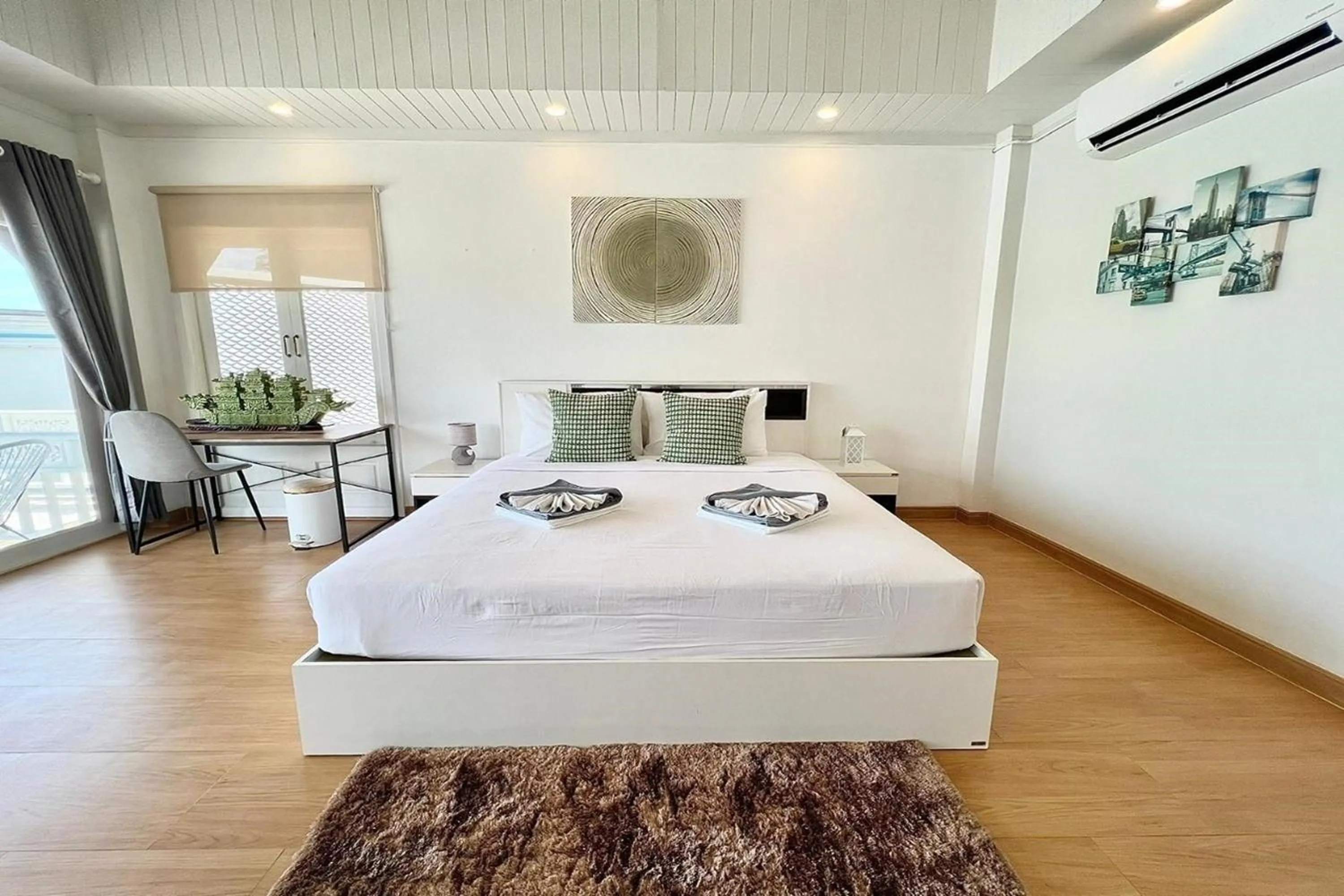 Bed in Panorama Ocean Villas, Kamala
