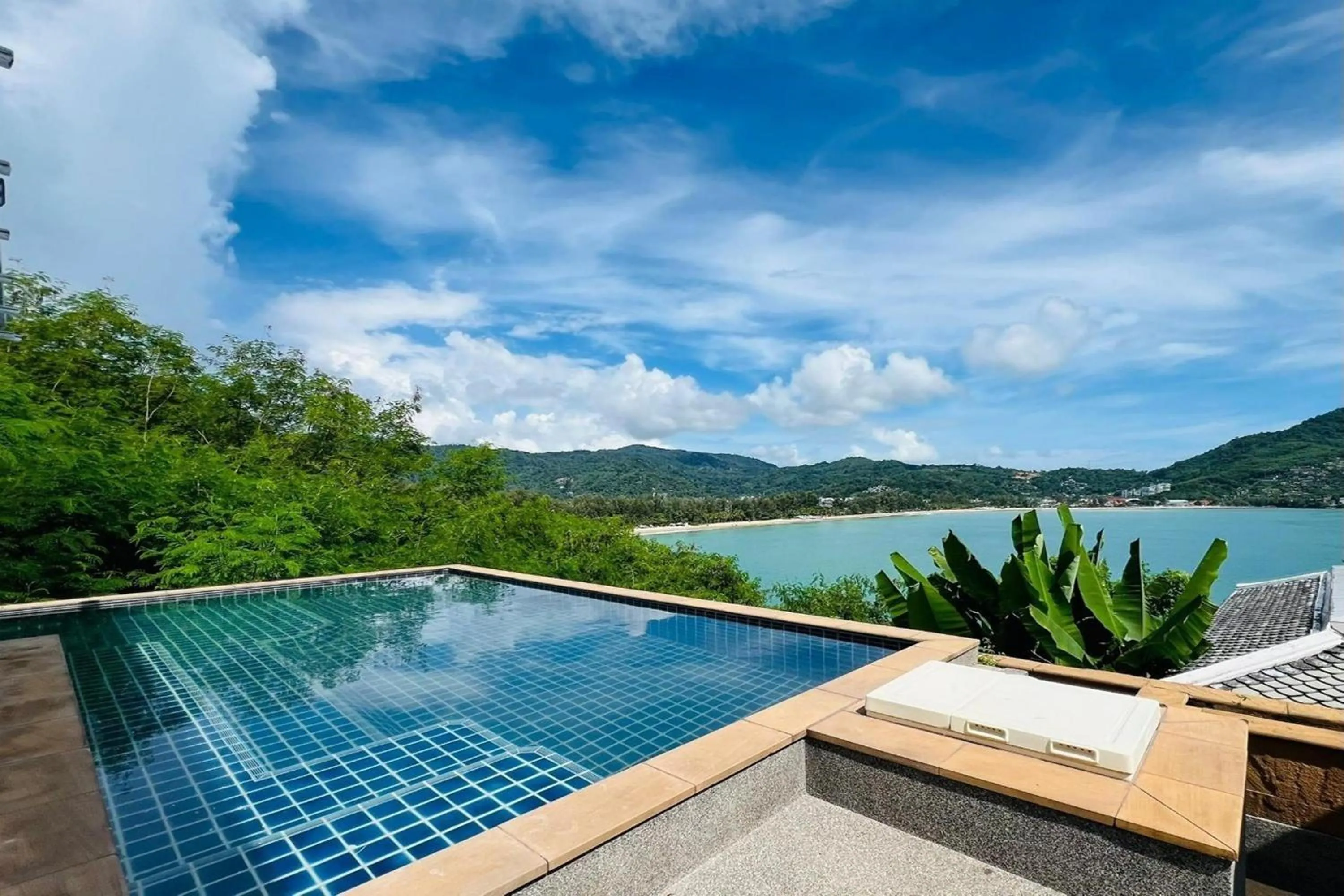 Swimming pool in Panorama Ocean Villas, Kamala