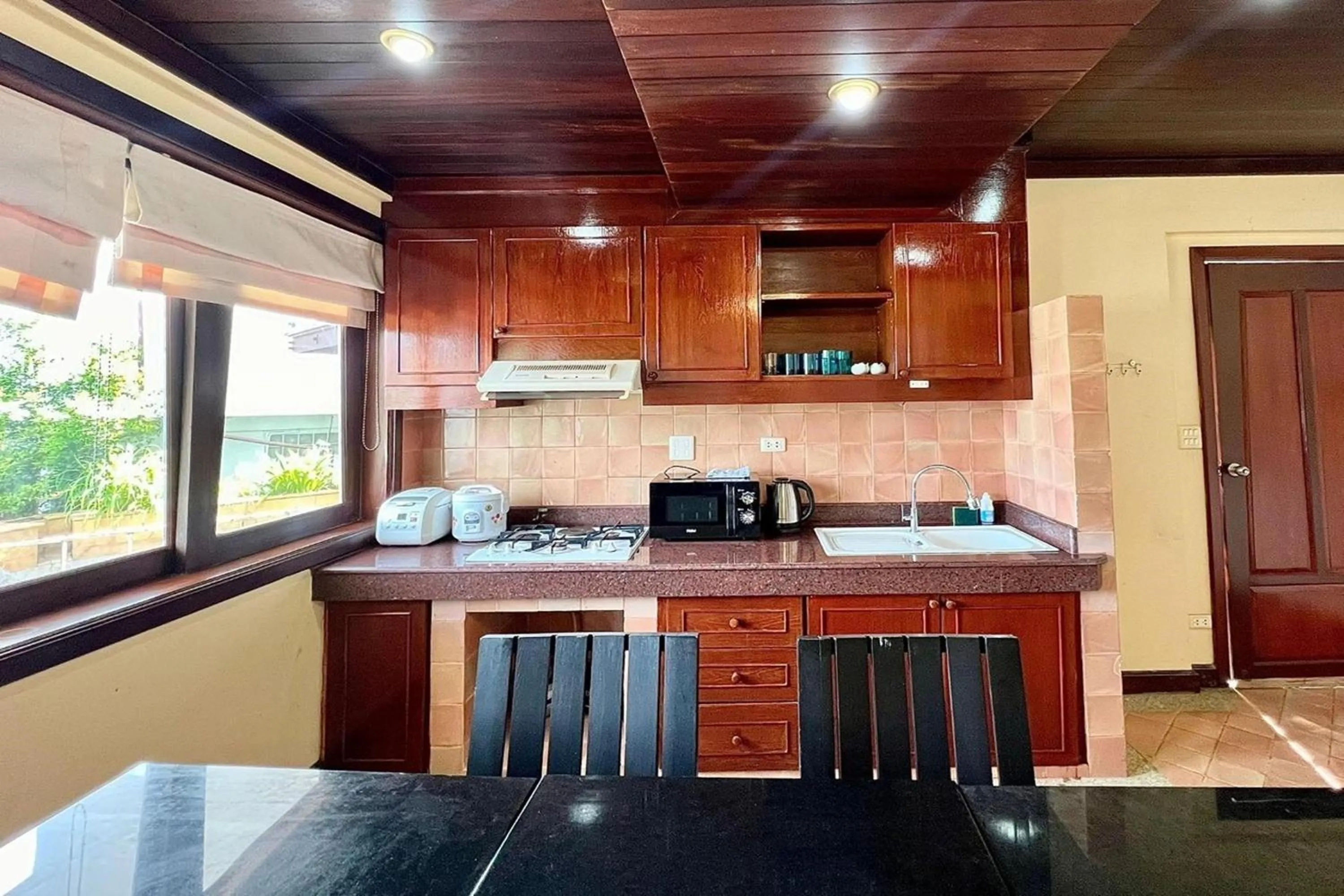 Kitchen or kitchenette in Panorama Ocean Villas, Kamala