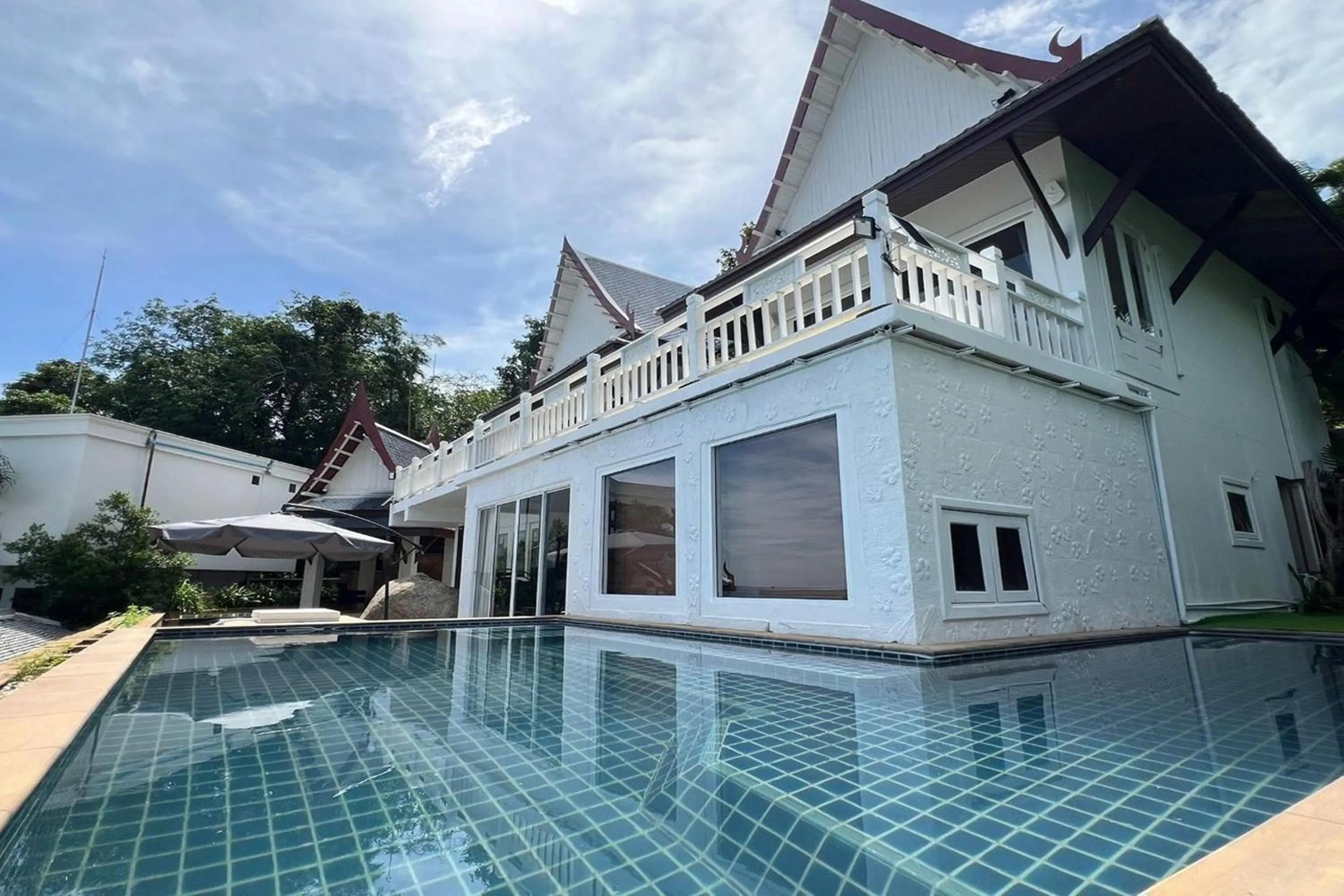 Swimming pool in Panorama Ocean Villas, Kamala