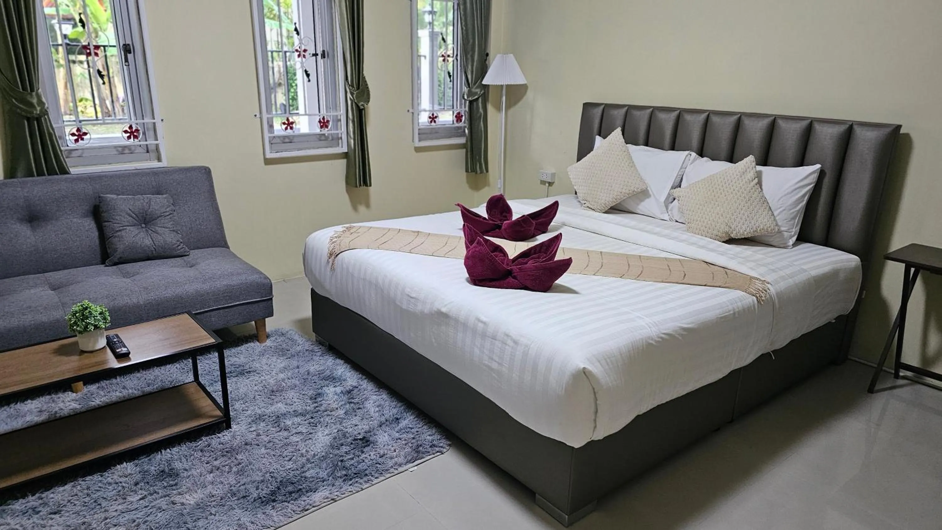 Photo of the whole room, Bed in Nan's Aonang