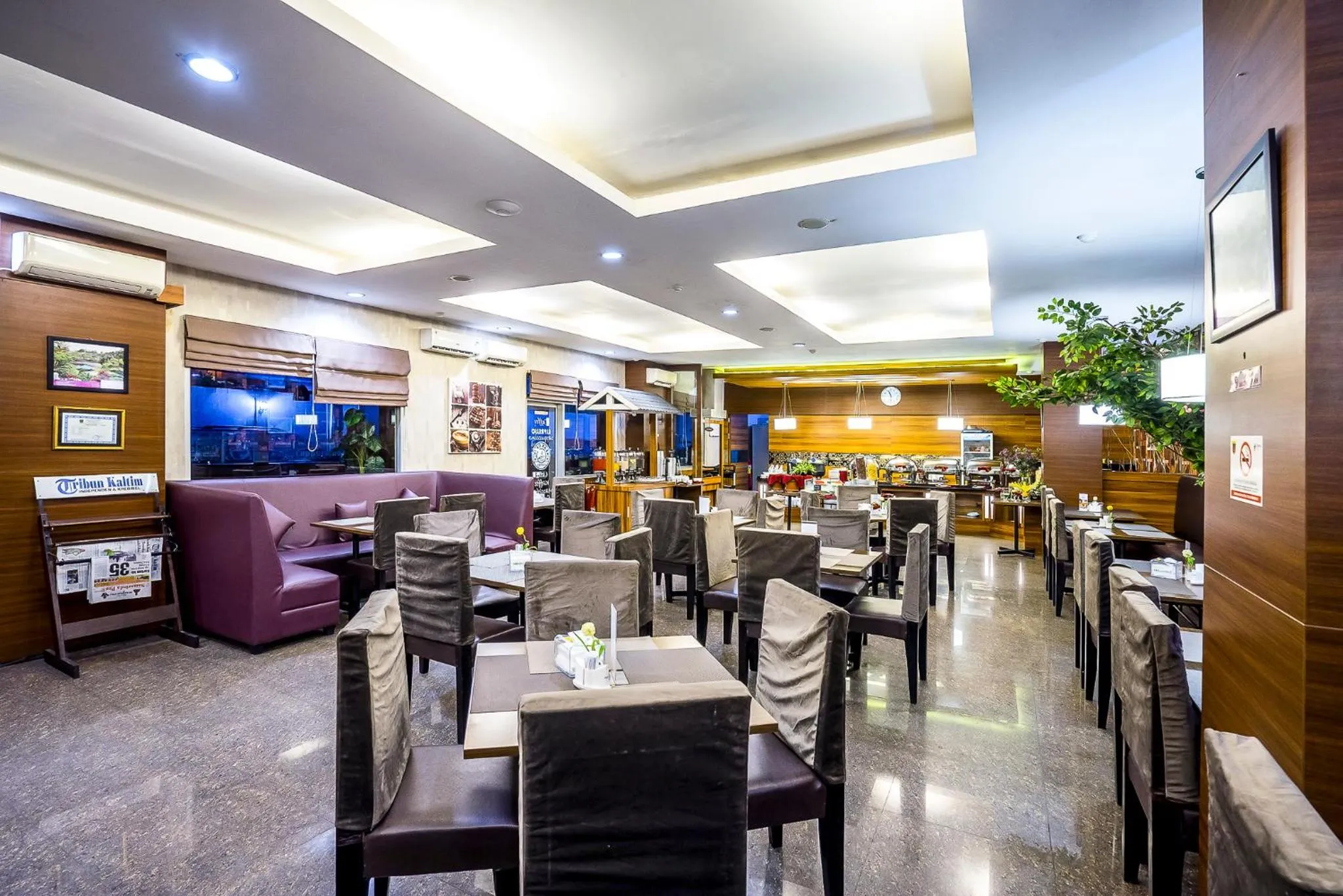 Restaurant/places to eat in Hotel Grand Kartika
