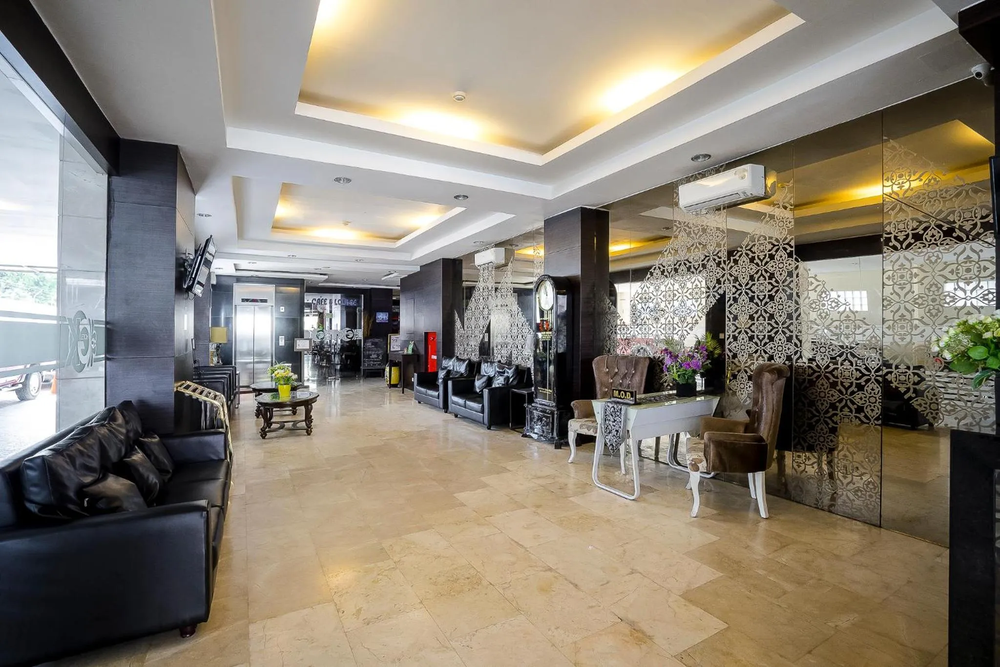 Area and facilities in Hotel Grand Kartika