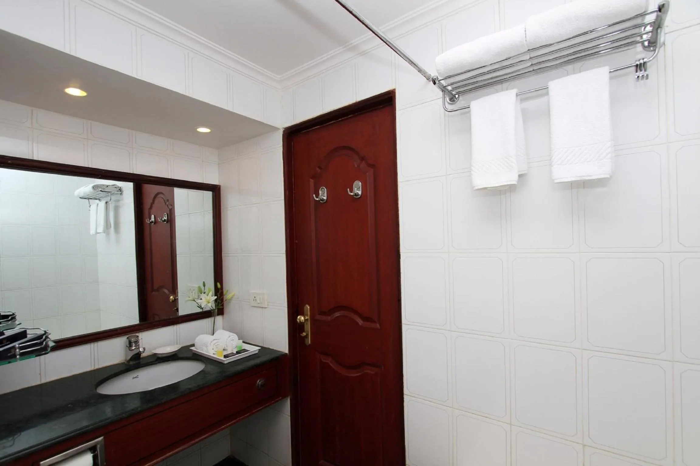 Shower in The Rialto Hotel