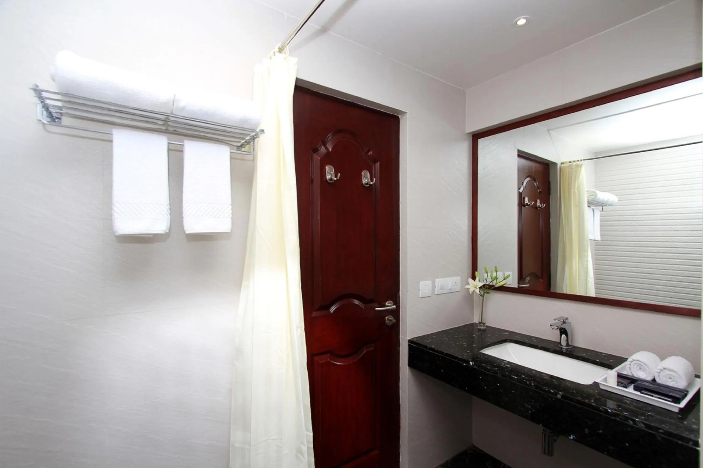 Shower in The Rialto Hotel