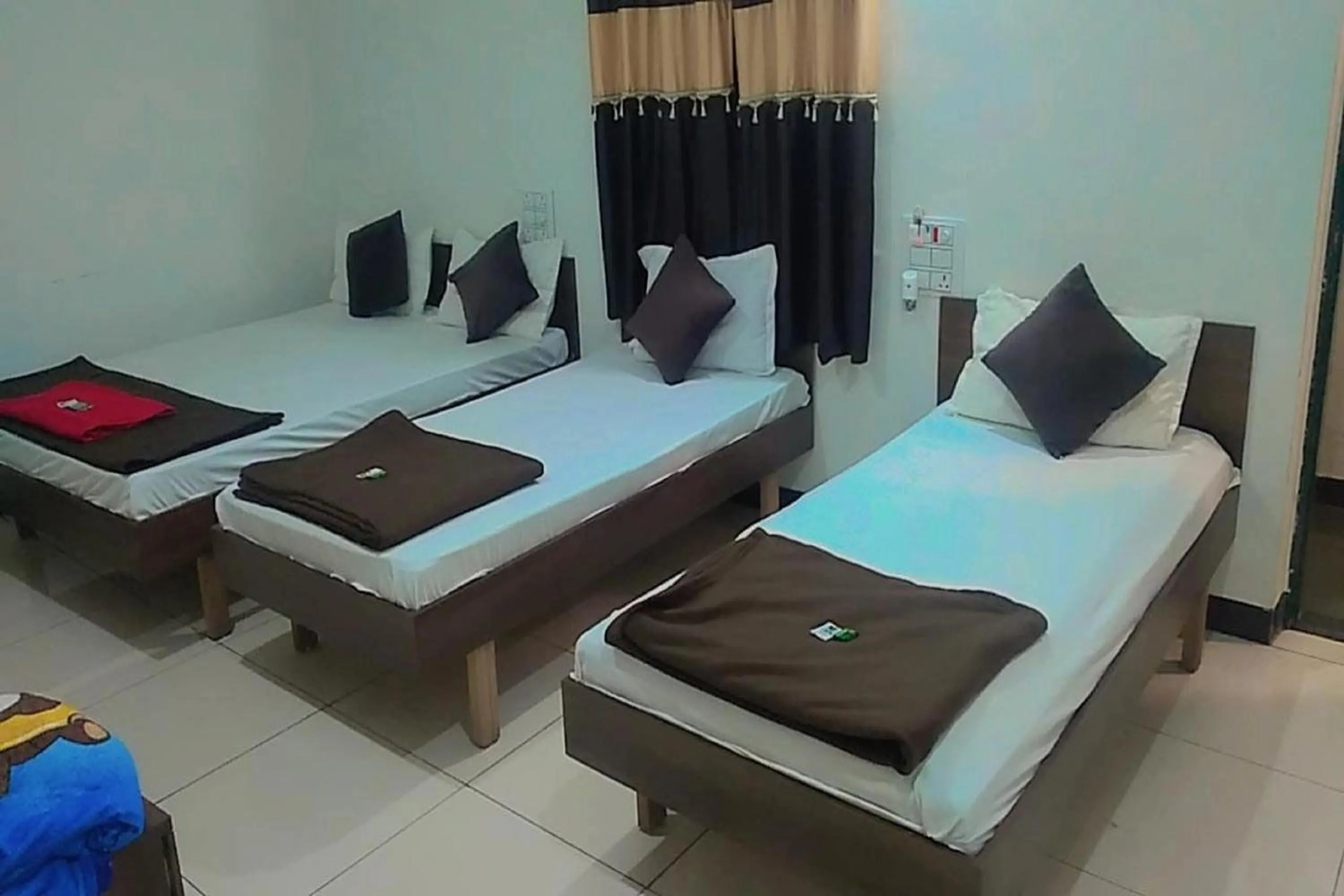 Bedroom, Bed in Hotel Kaanha - Dwarka