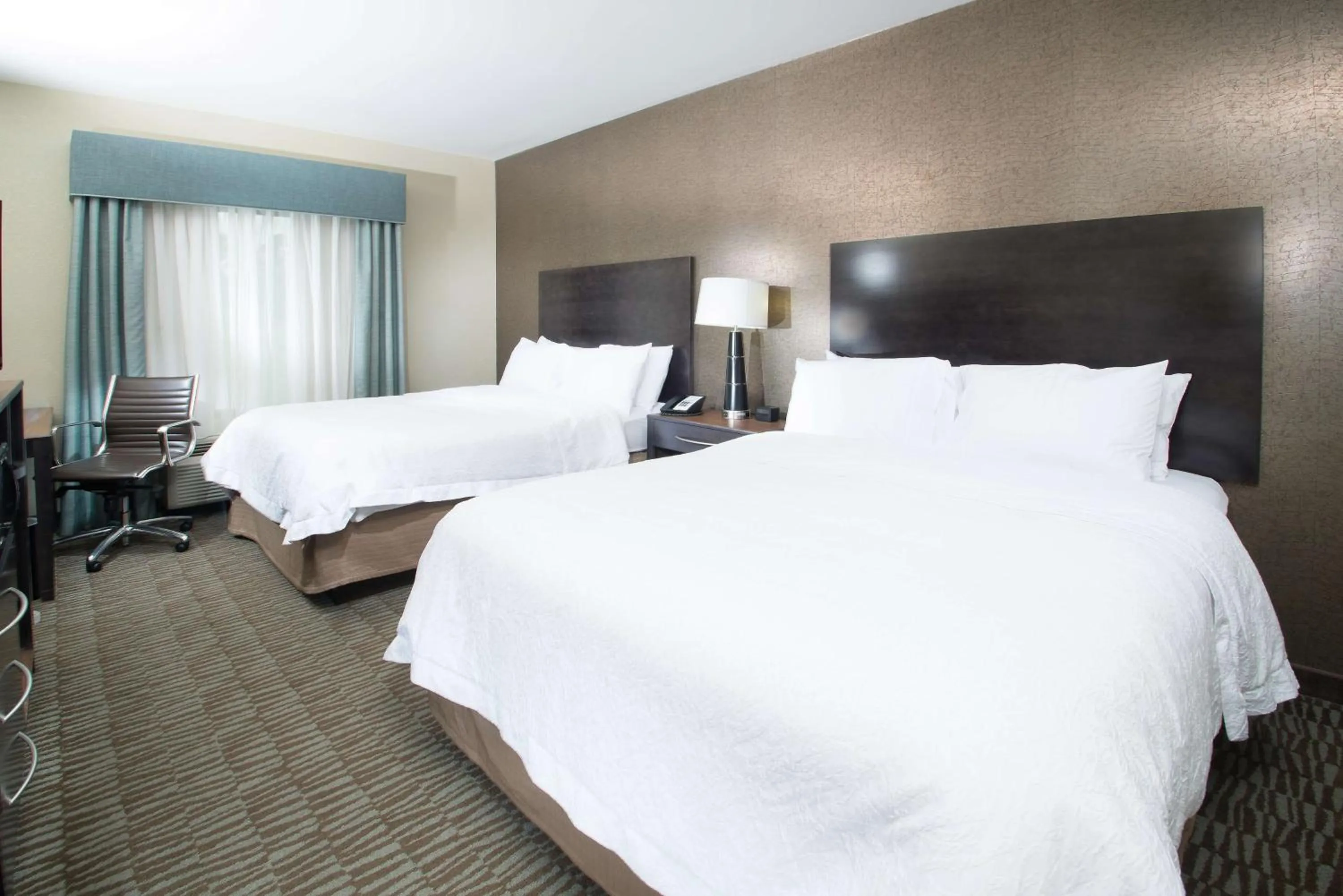 Bed in Hampton Inn Hernando, MS