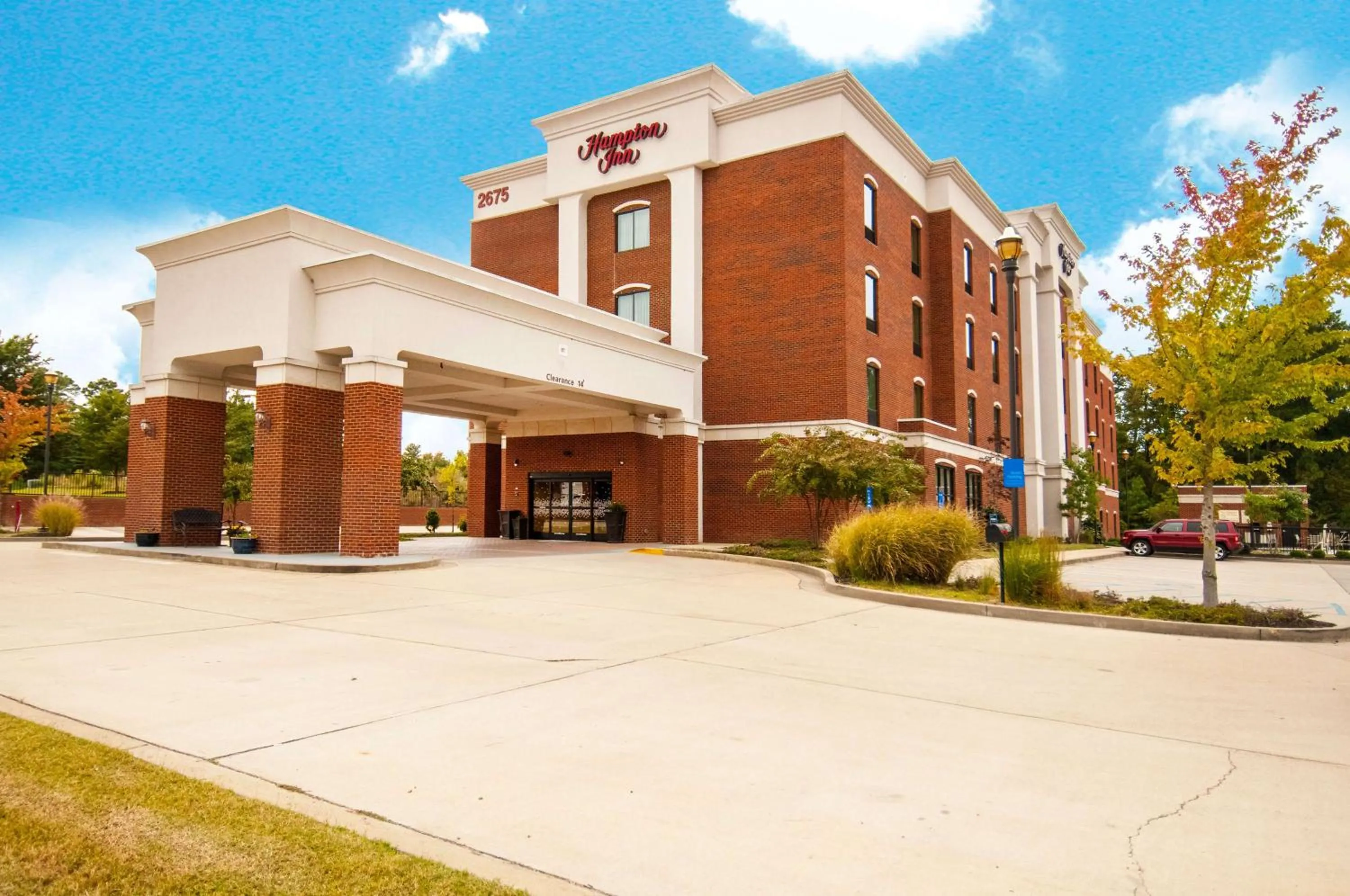 Property building in Hampton Inn Hernando, MS