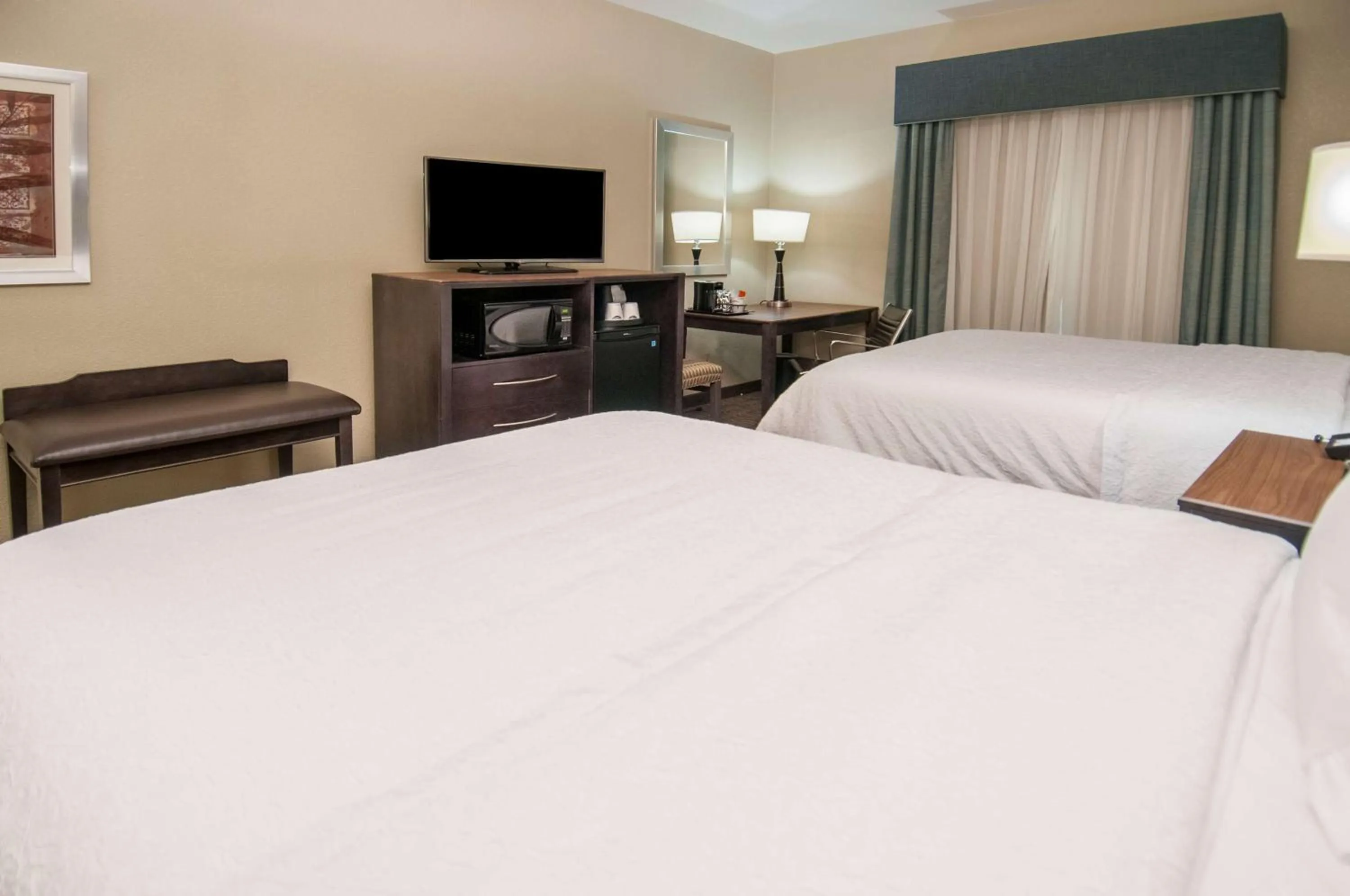 Bed in Hampton Inn Hernando, MS