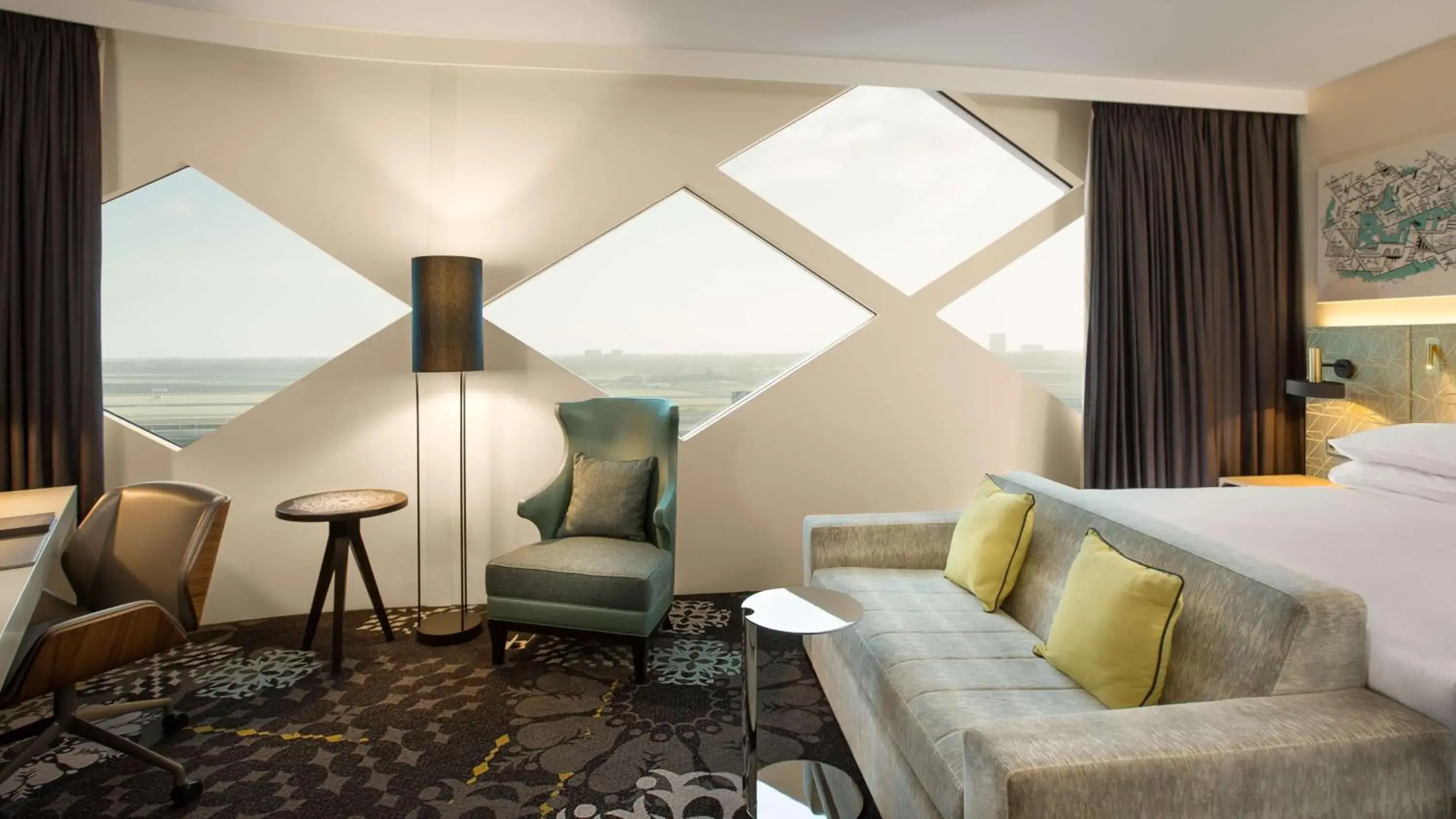 King Deluxe Corner Room with Airport View in Hilton Amsterdam Airport Schiphol King Deluxe Corner Room with Airport View in Hilton Amsterdam Airport Schiphol