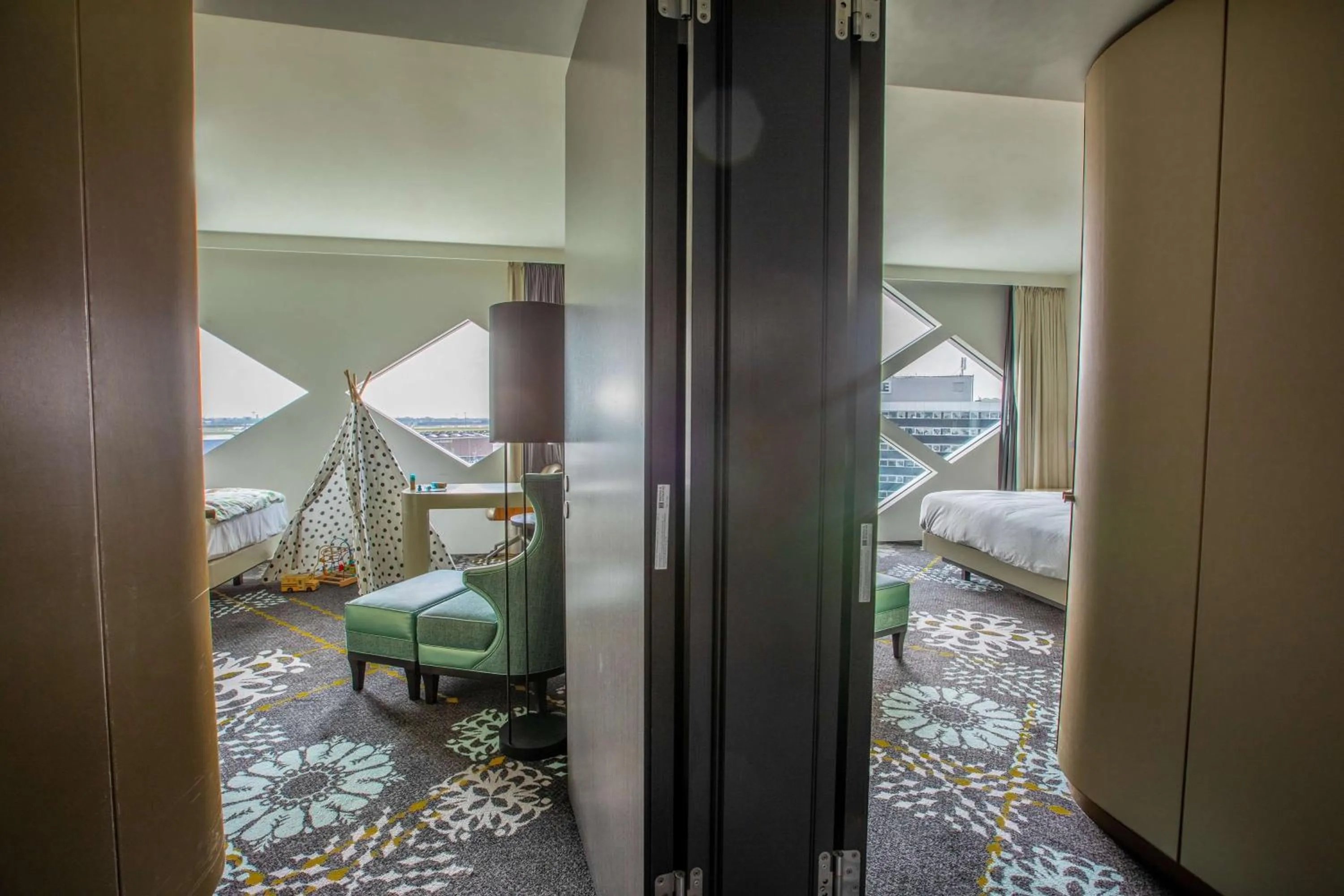 Living room, Bed in Hilton Amsterdam Airport Schiphol