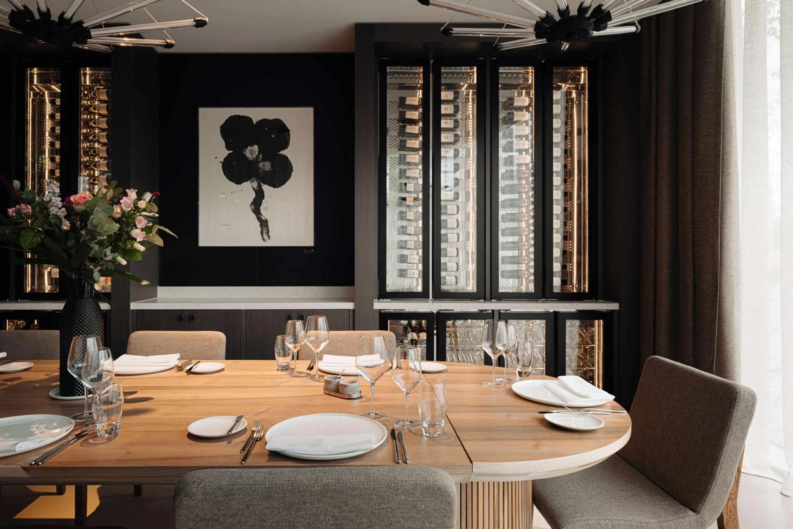 Restaurant/places to eat in Hilton Amsterdam Airport Schiphol