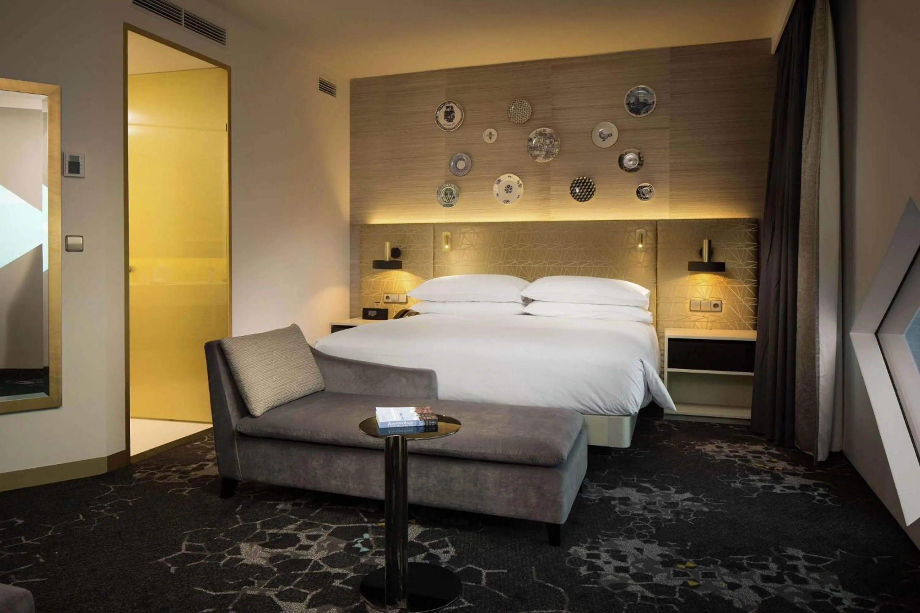 Bed in Hilton Amsterdam Airport Schiphol