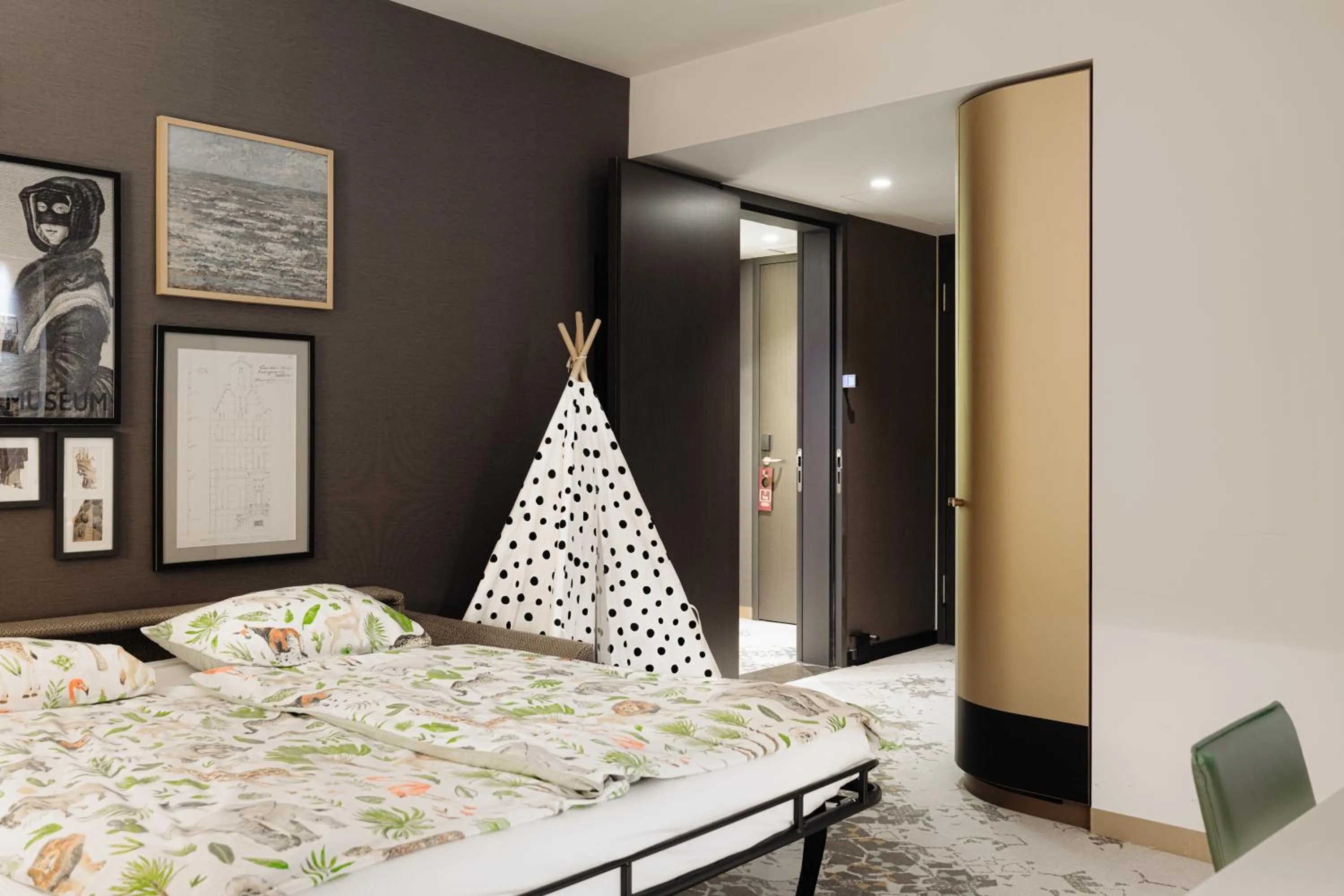 Bedroom, Bed in Hilton Amsterdam Airport Schiphol