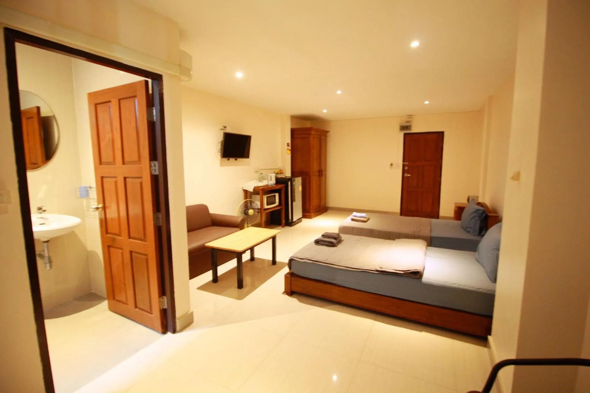 Photo of the whole room, Bed in Sorot Darika Jomtien Beach