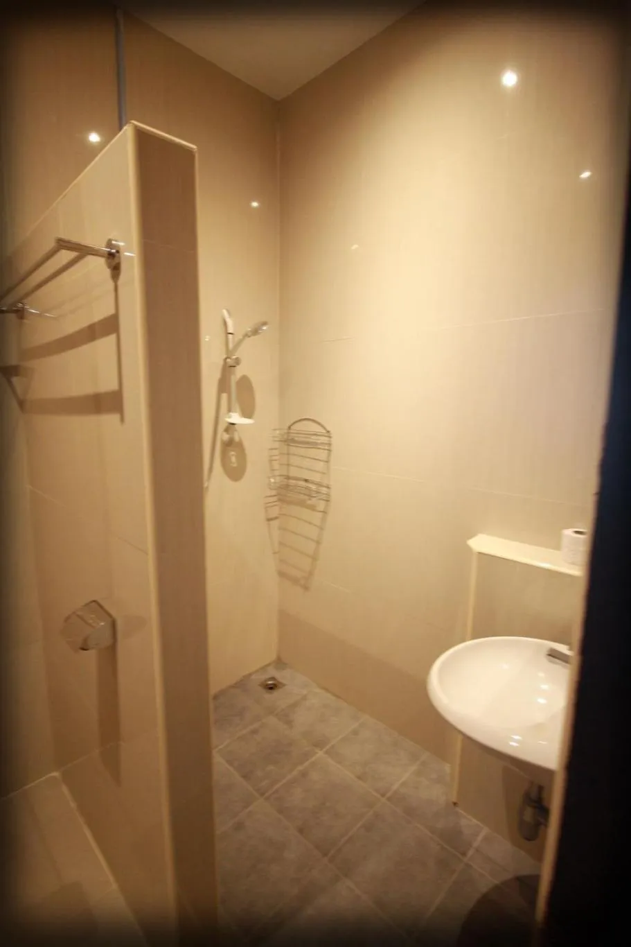 Shower in Sorot Darika Jomtien Beach