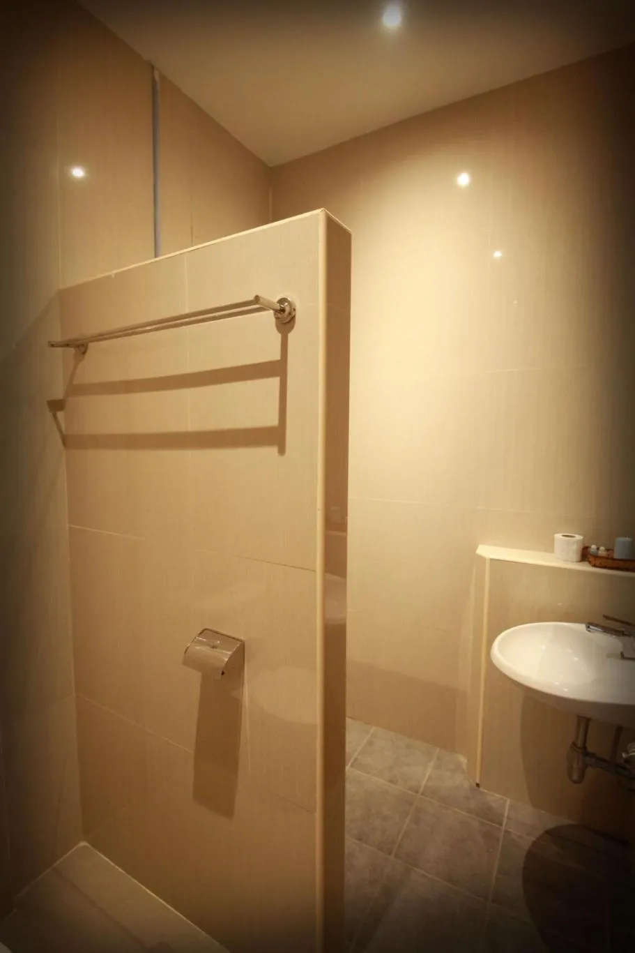 Shower in Sorot Darika Jomtien Beach