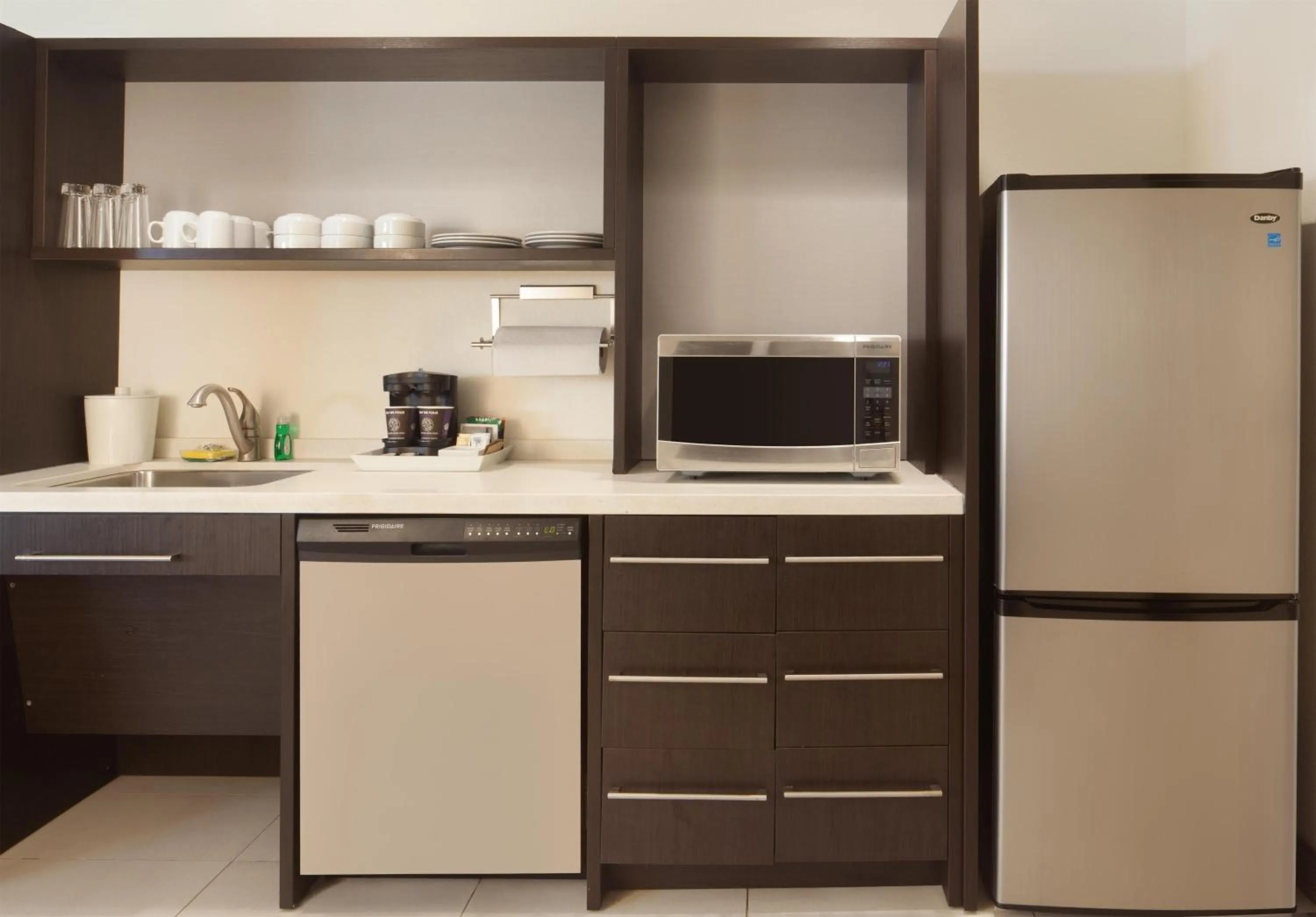 Kitchen or kitchenette in Home2 Suites by Hilton Canton