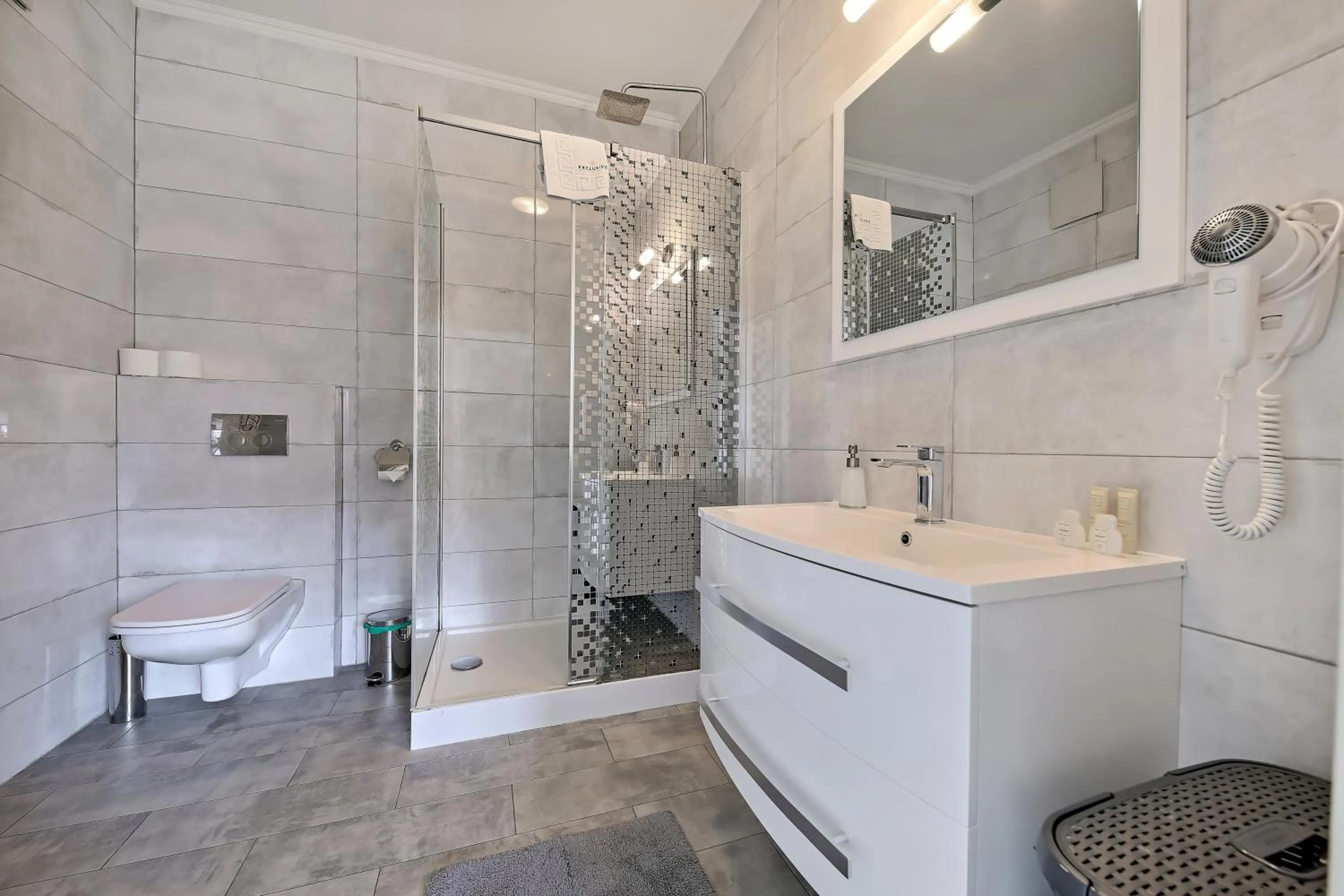 Shower in inQse Warsaw Centre